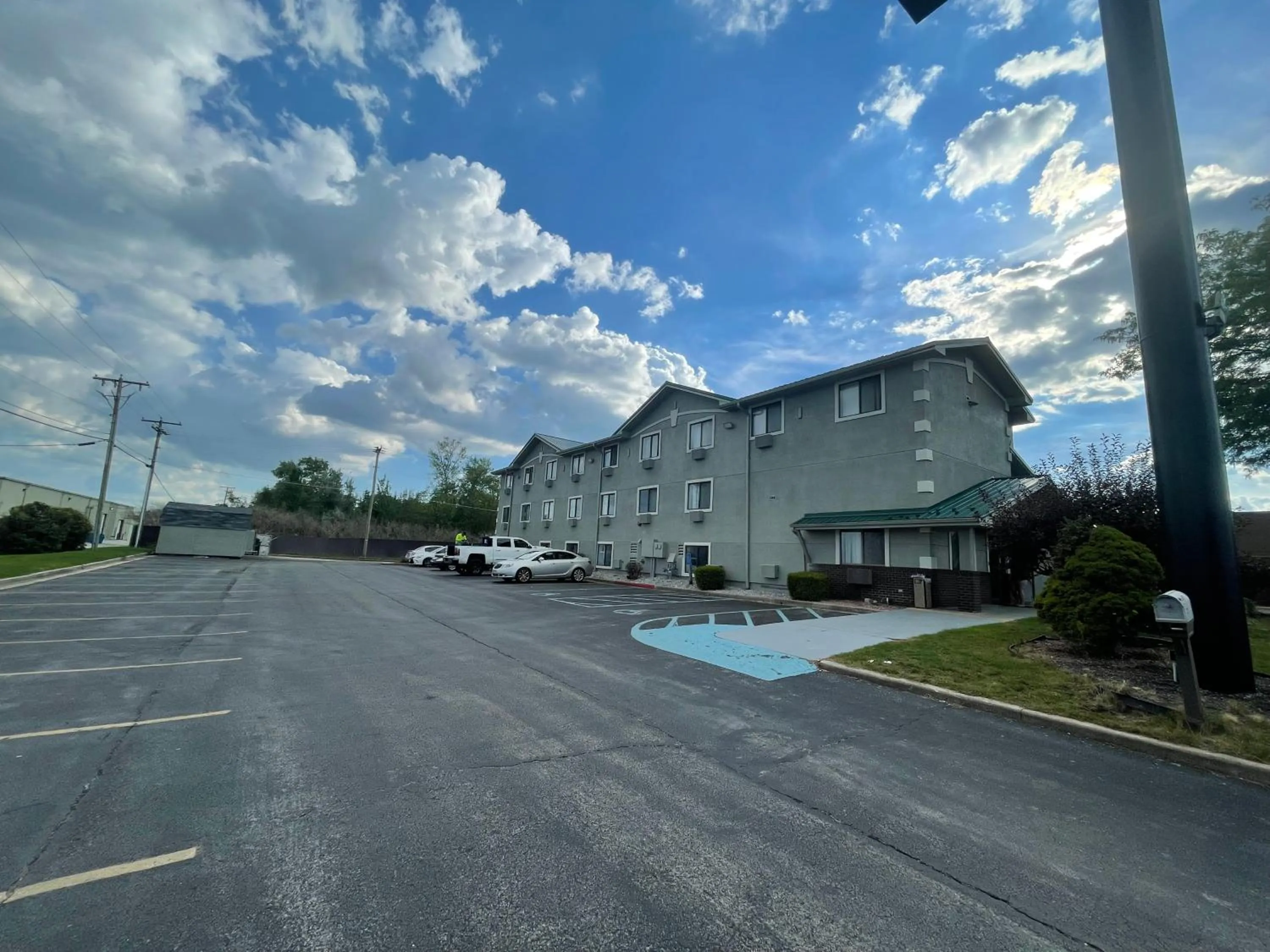 Property building in Magnuson Hotel Fort Wayne North - Coliseum