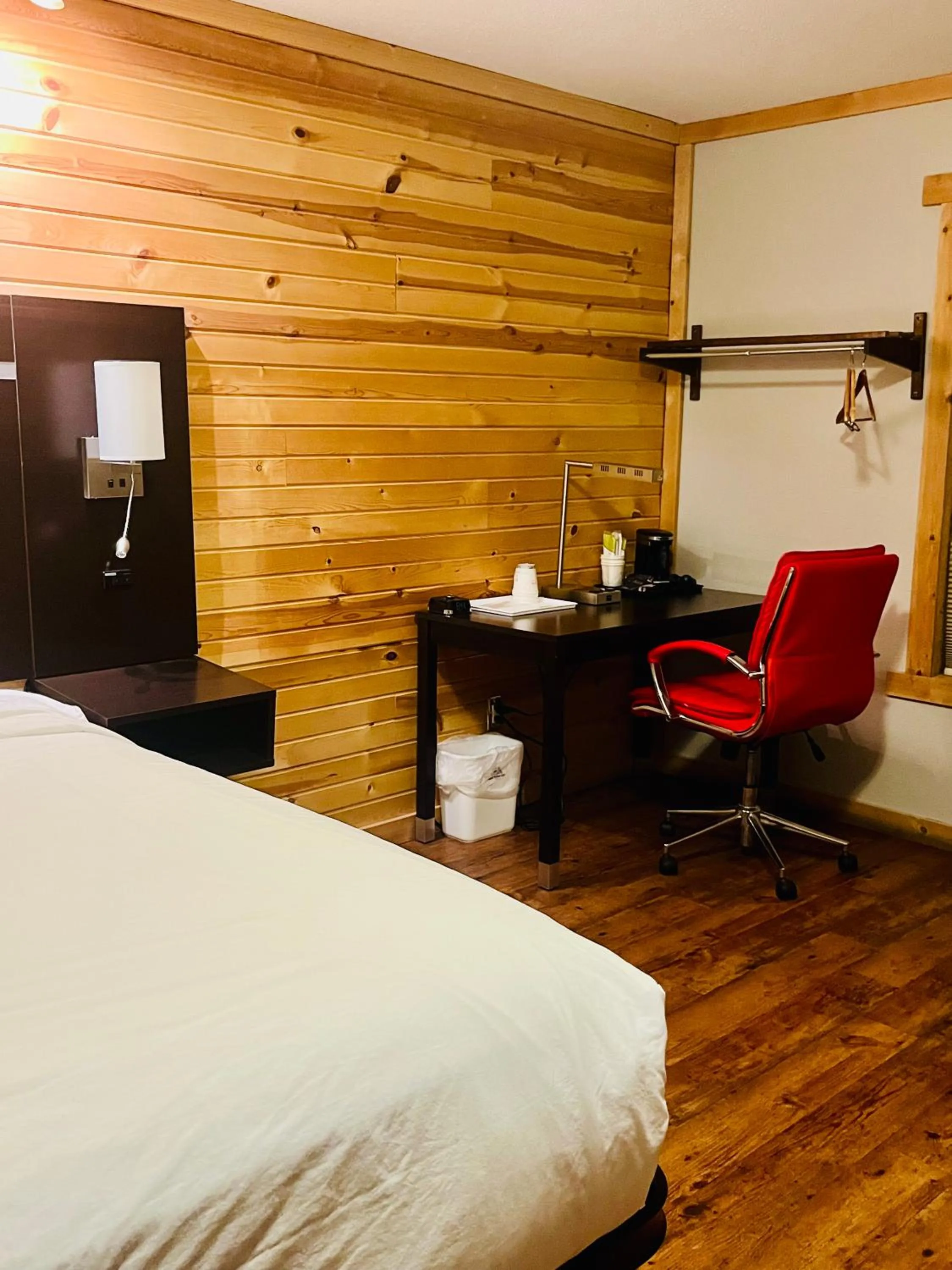 Photo of the whole room in Americas Best Value Inn Wall