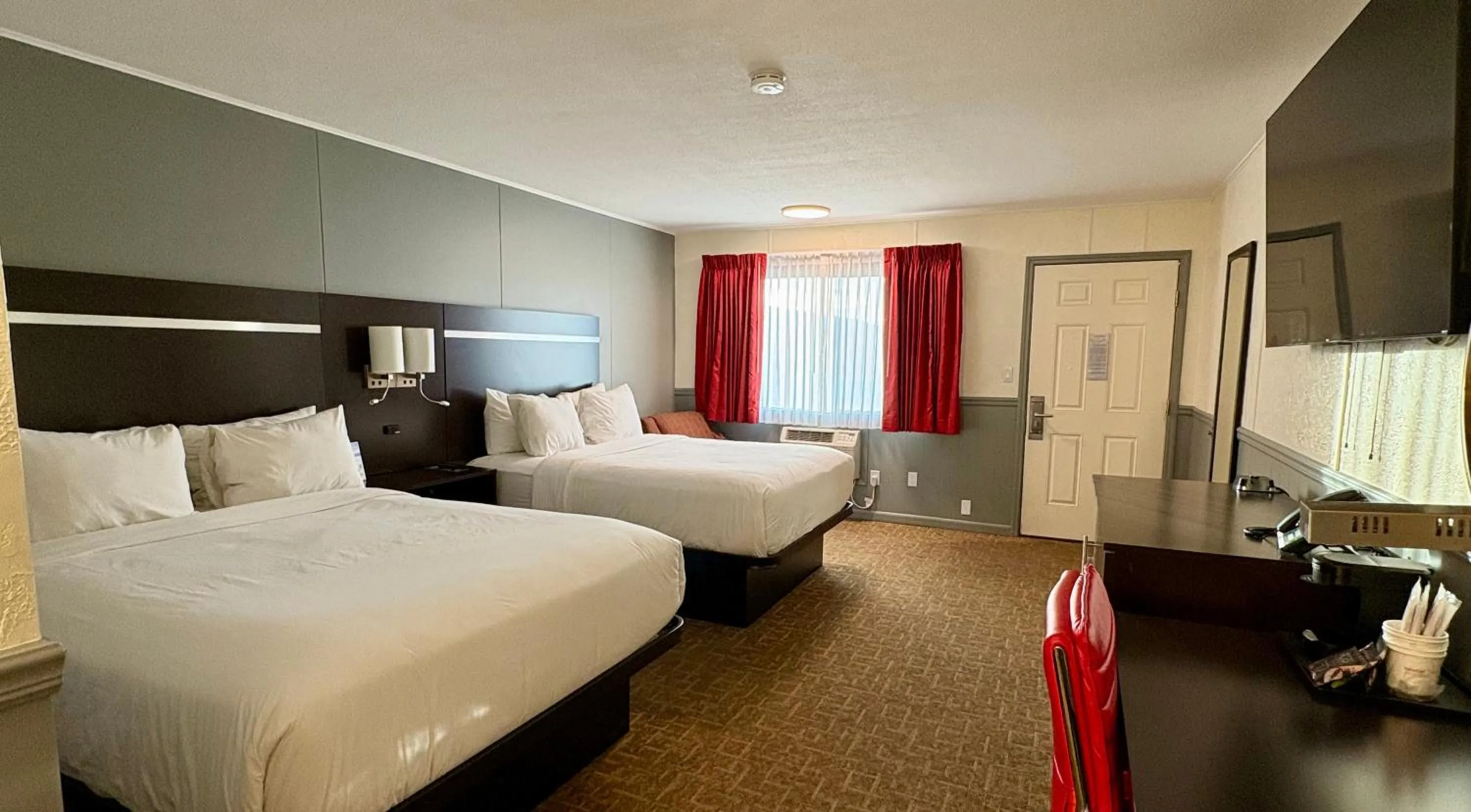 Bed in Americas Best Value Inn Wall