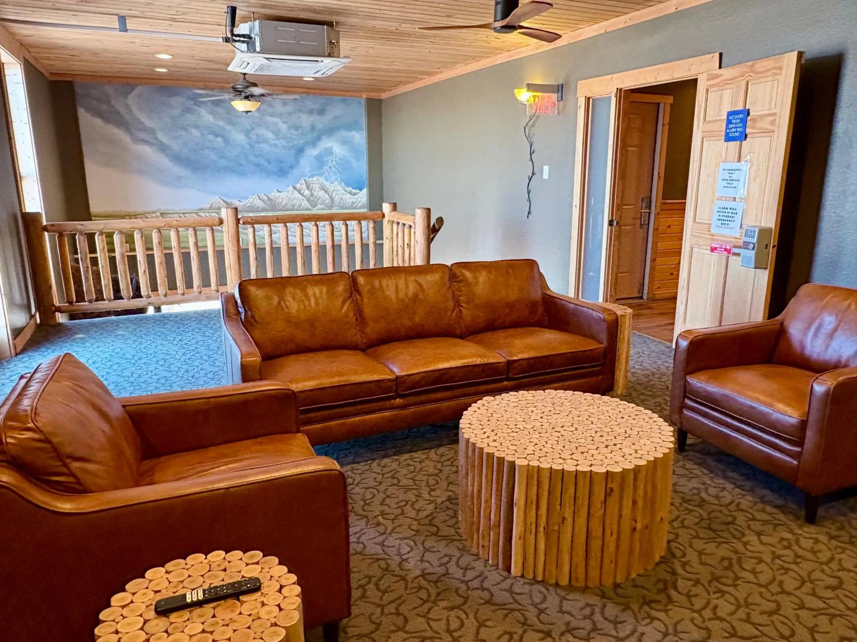 Communal lounge/ TV room in Americas Best Value Inn Wall