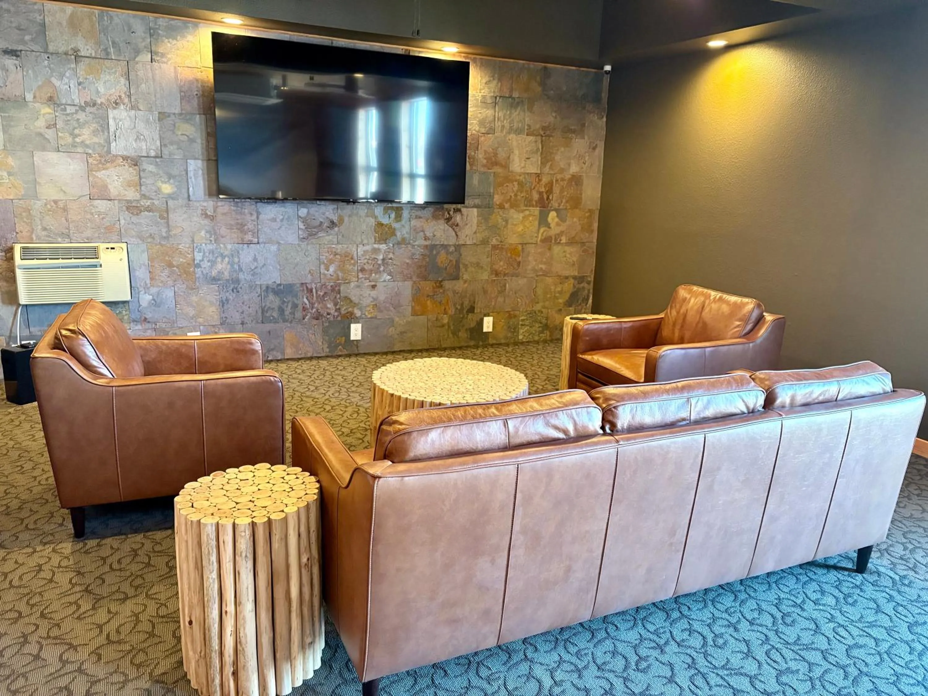 Communal lounge/ TV room in Americas Best Value Inn Wall