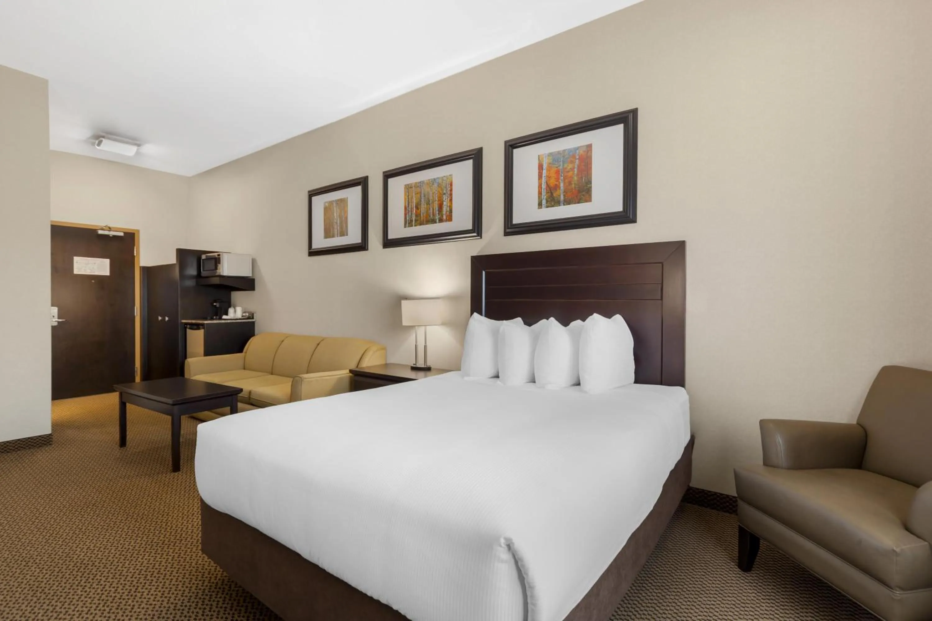 Bedroom, Bed in Best Western Bonnyville Inn & Suites