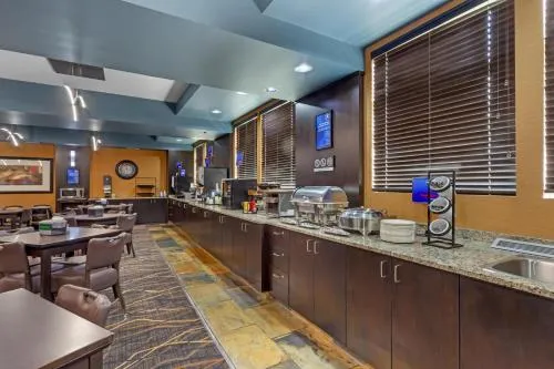 Best Western Bonnyville Inn & Suites