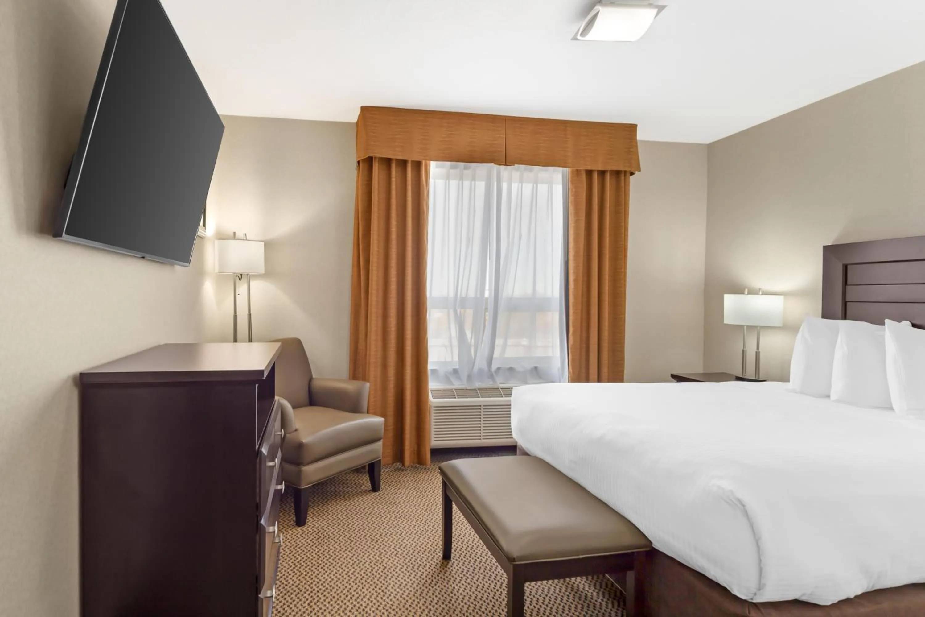 Photo of the whole room, Bed in Best Western Bonnyville Inn & Suites