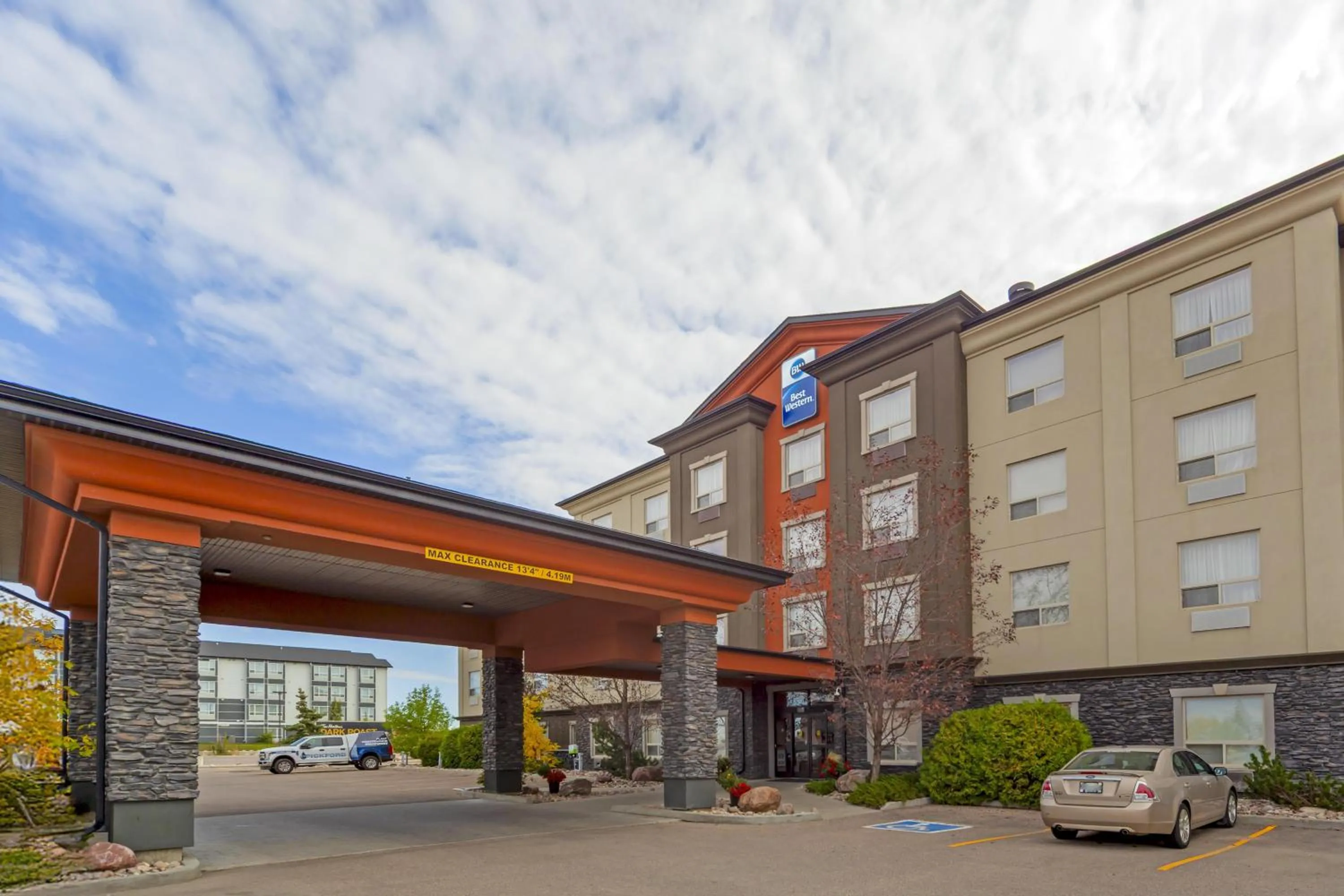 Property building in Best Western Bonnyville Inn & Suites