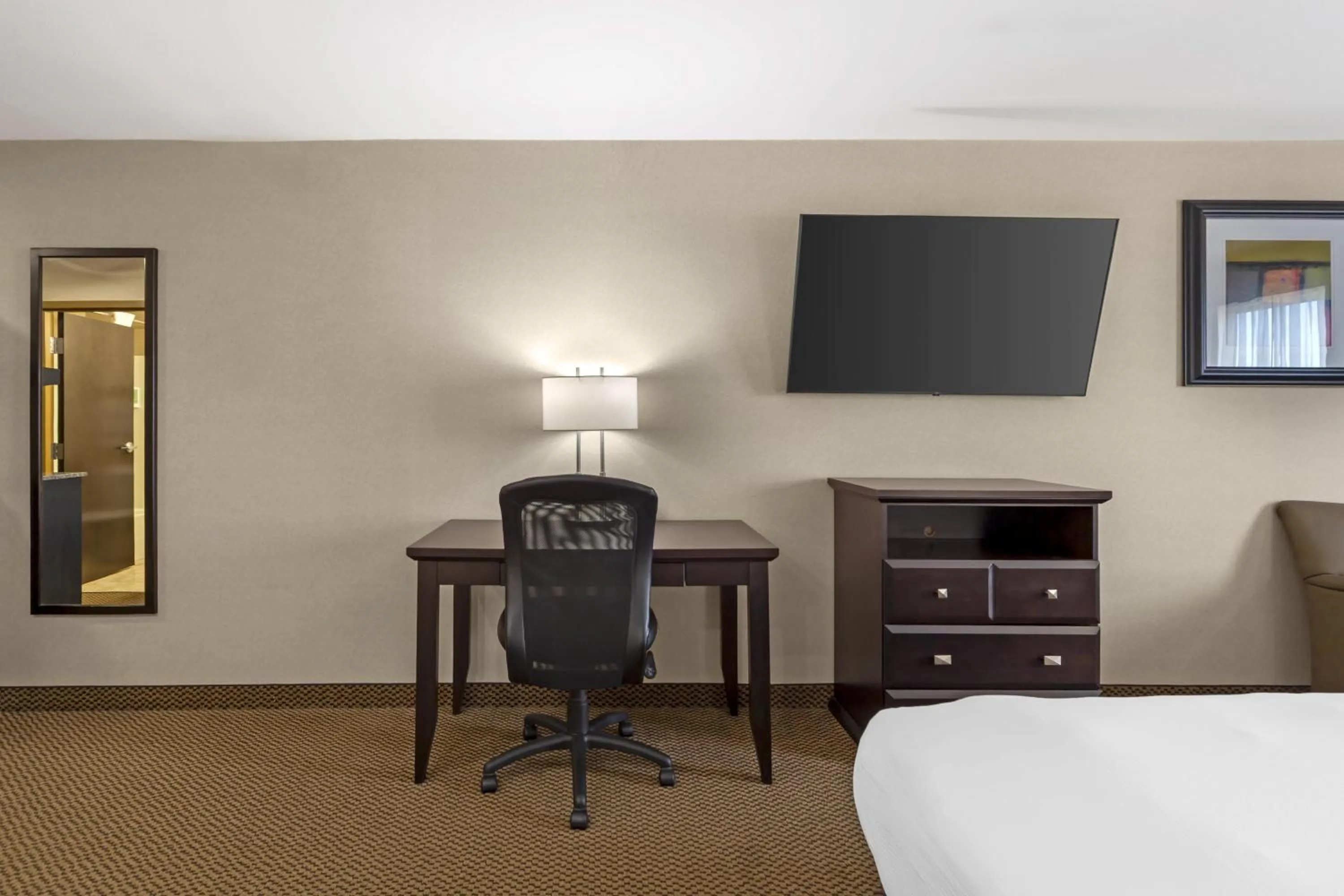 Photo of the whole room, Bed in Best Western Bonnyville Inn & Suites