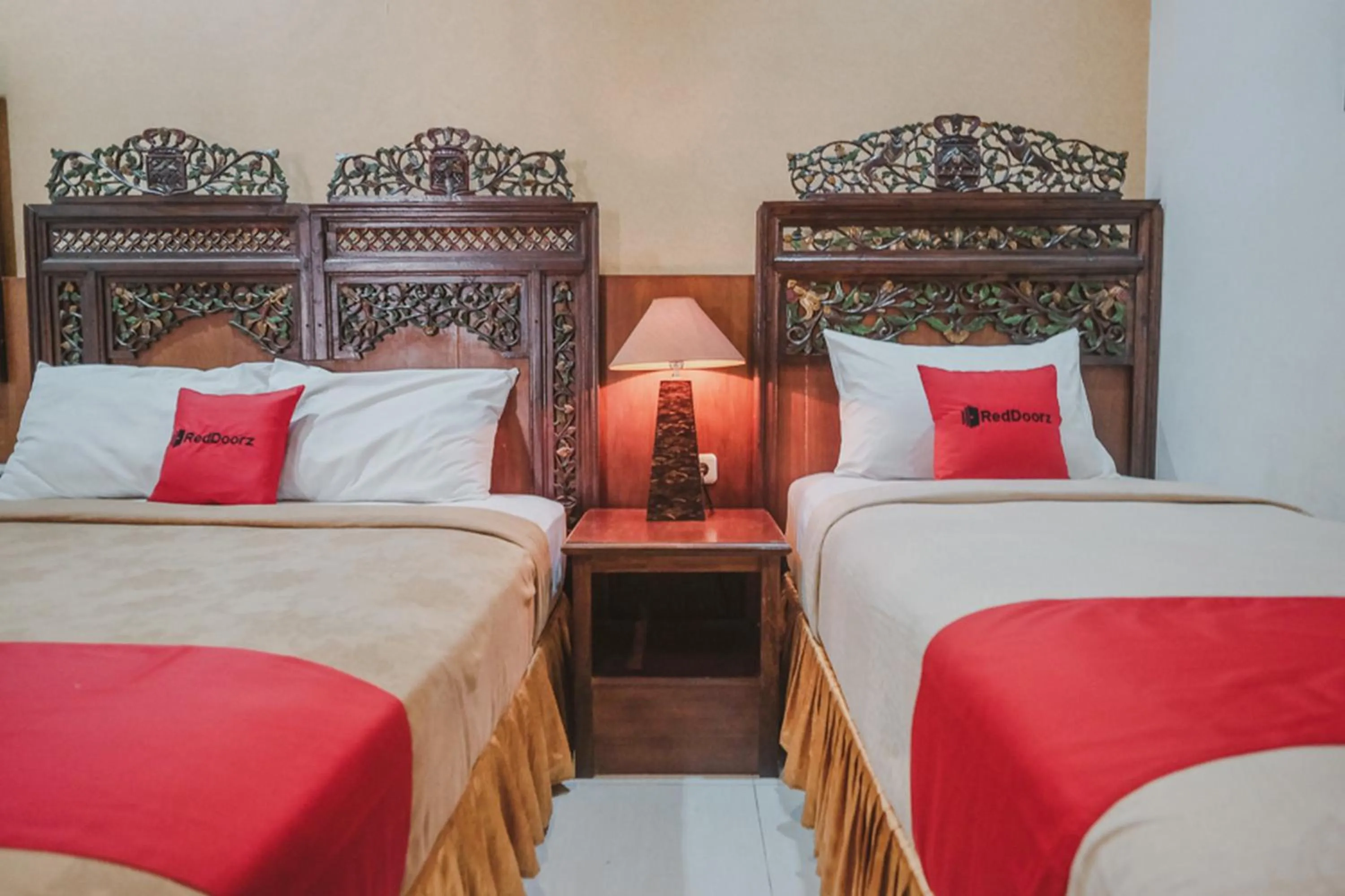 Bedroom, Bed in RedDoorz near Galeria Mall 2