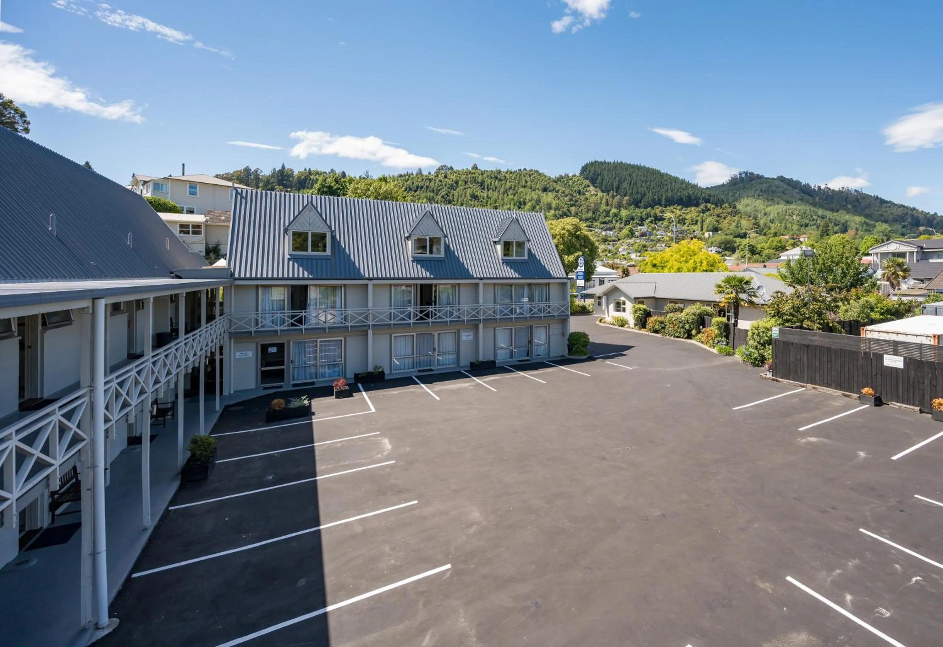 Inner courtyard view in Admirals Motor Inn