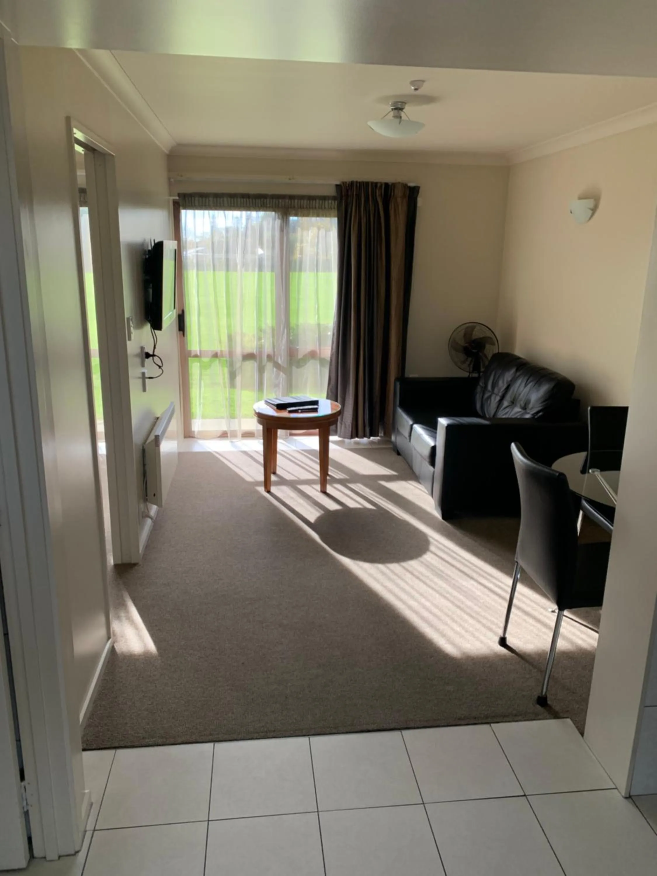 Living room in Admirals Motor Inn