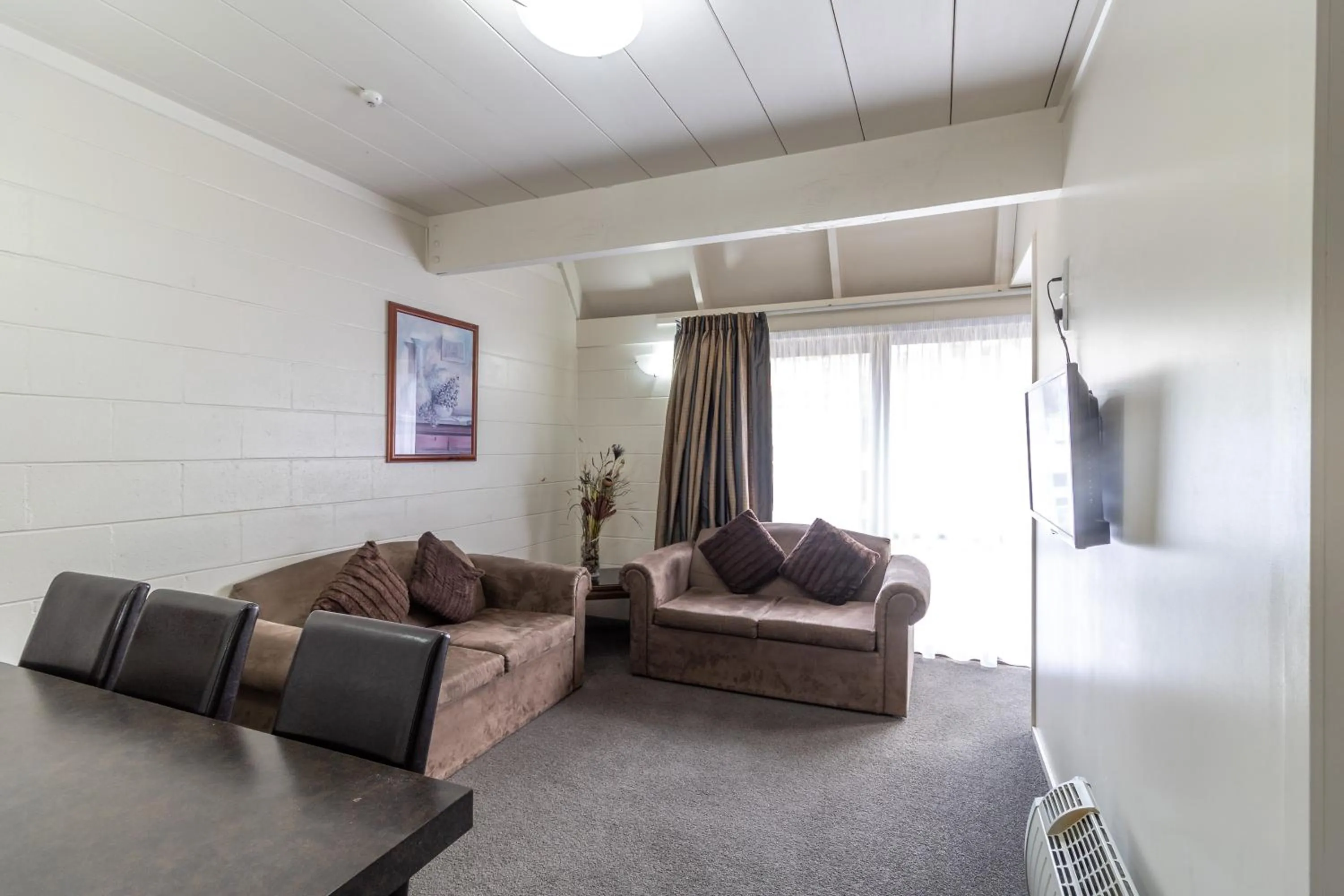 Living room in Admirals Motor Inn