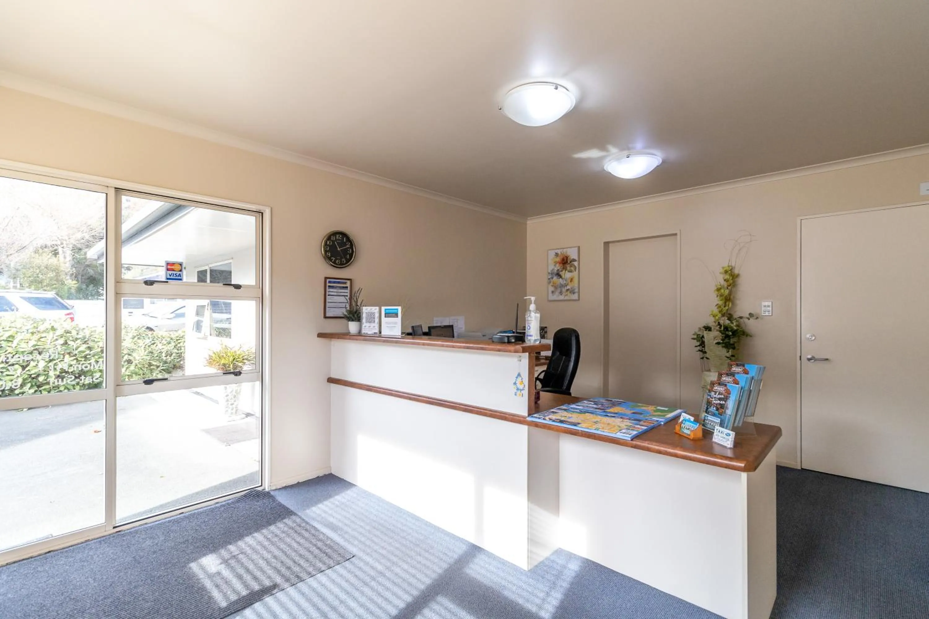 Lobby or reception in Admirals Motor Inn