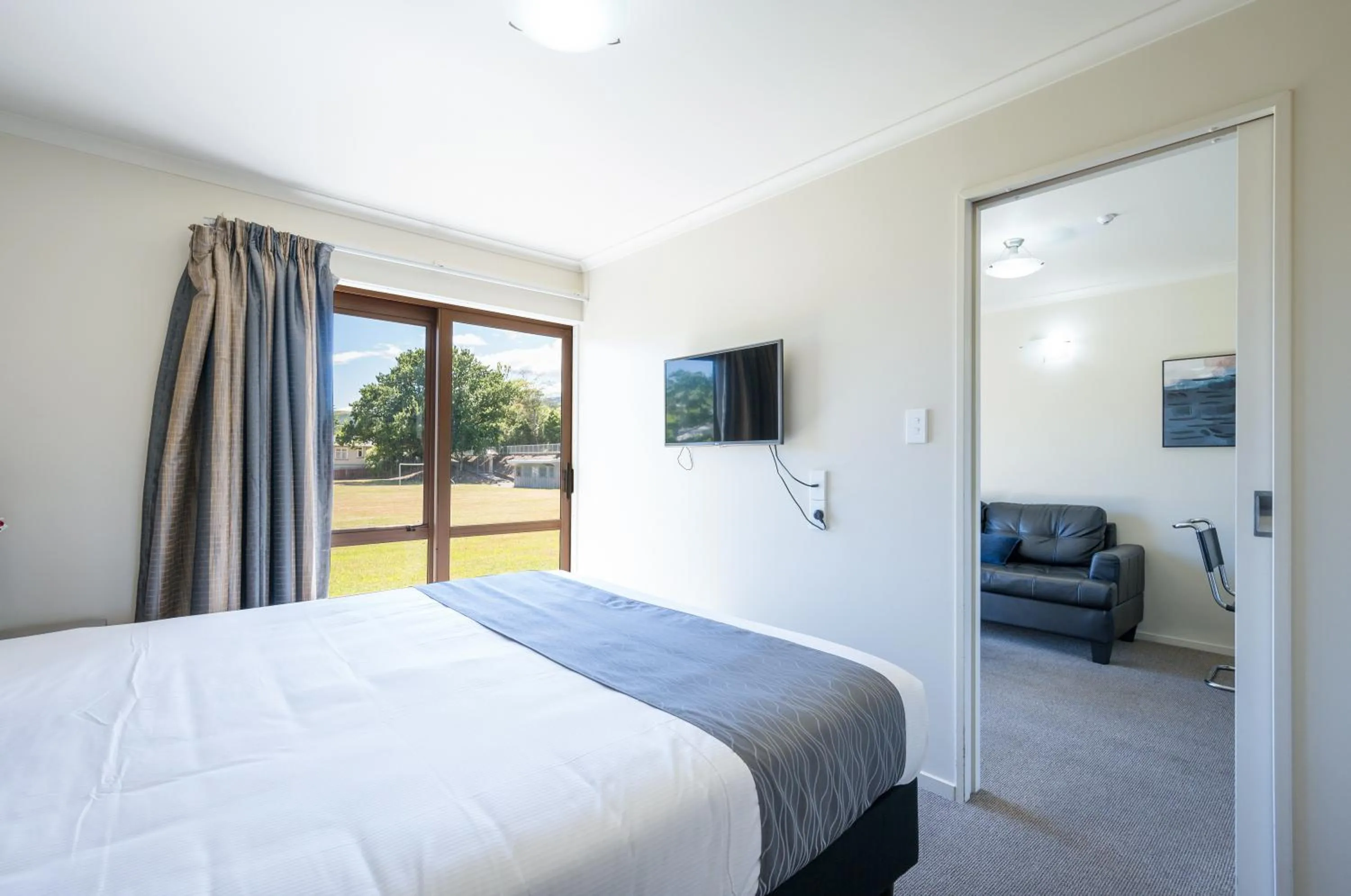 Bedroom, Bed in Admirals Motor Inn