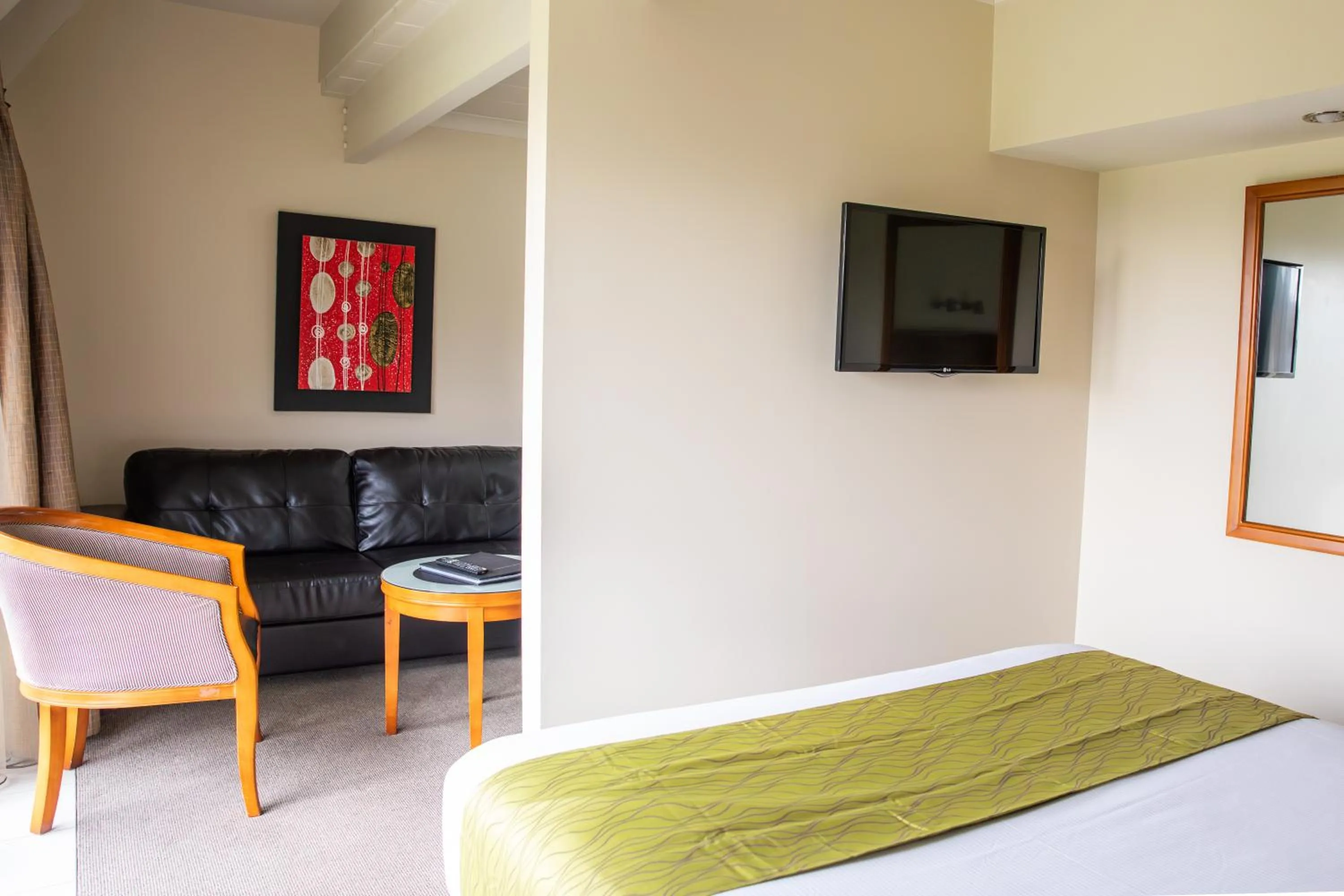 TV and multimedia in Admirals Motor Inn