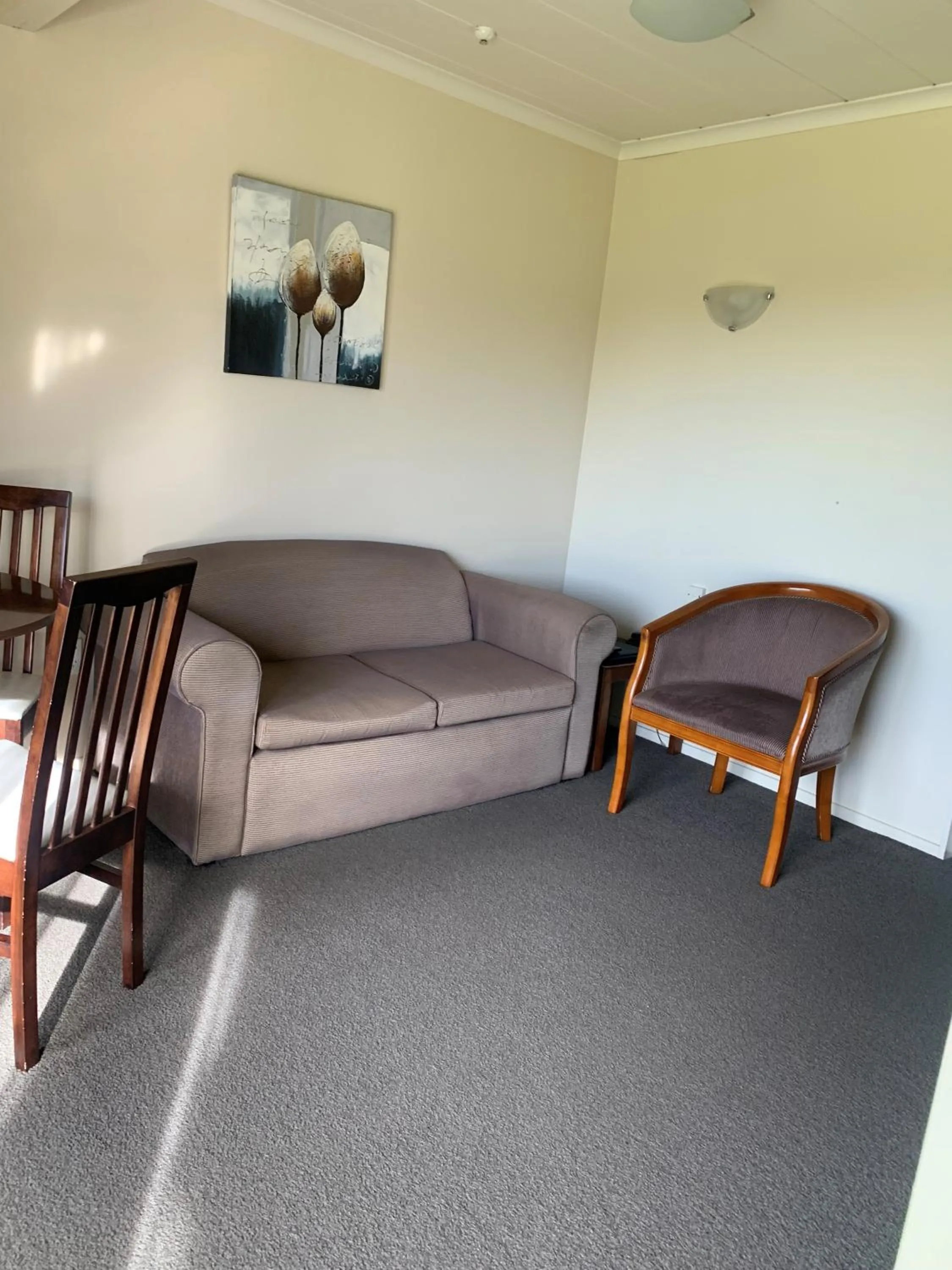 Living room in Admirals Motor Inn