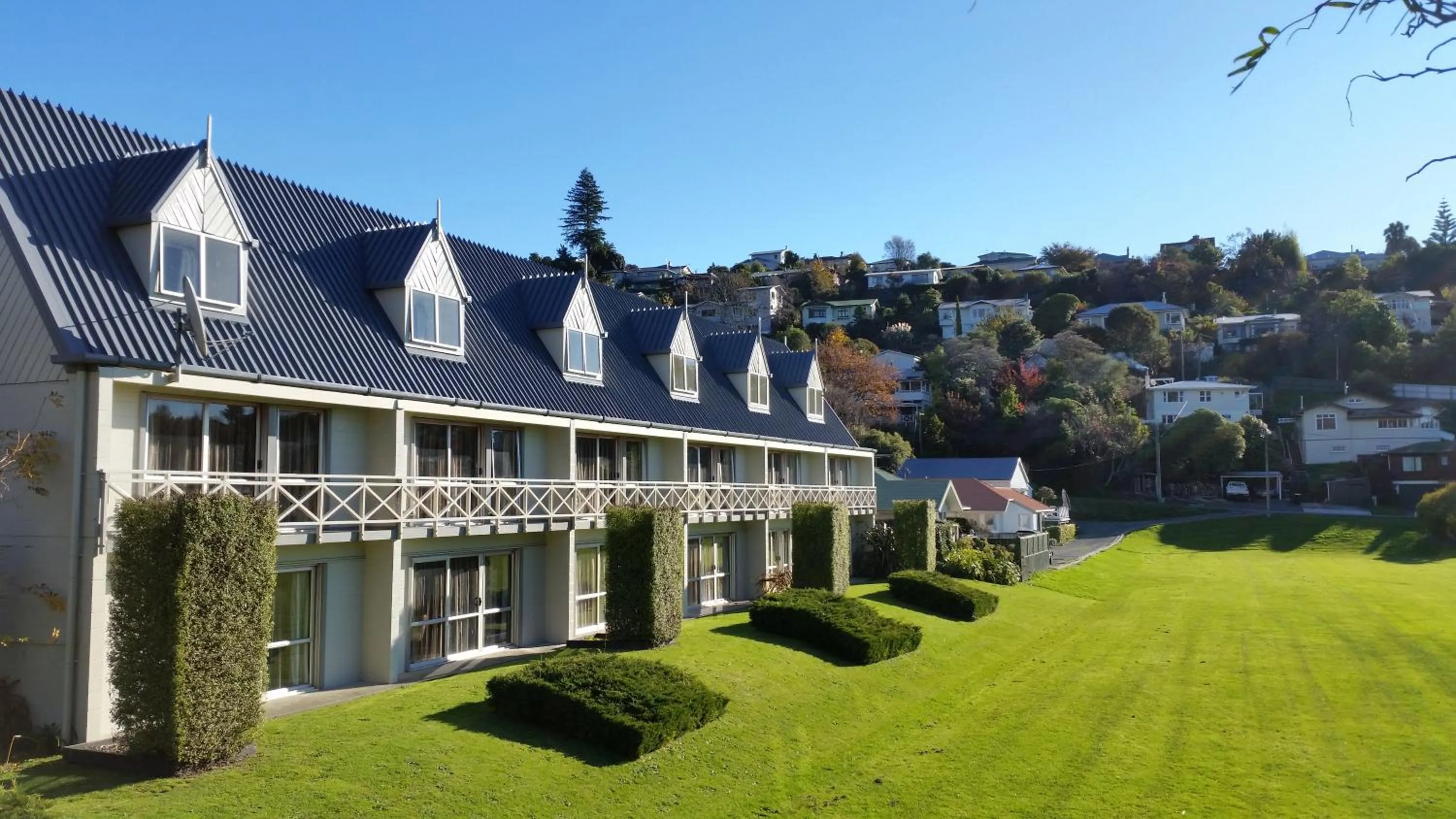 Property building in Admirals Motor Inn