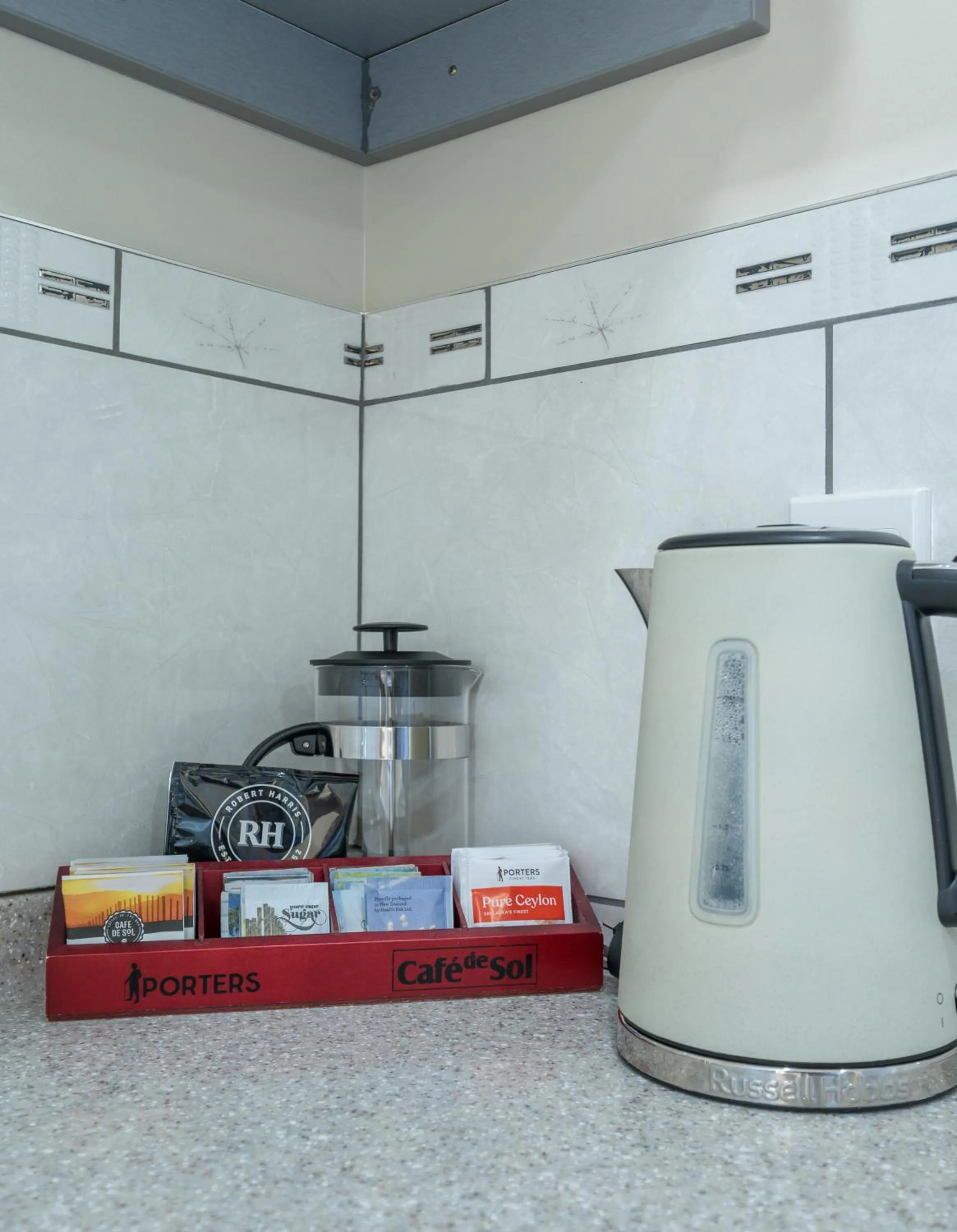 Kitchen or kitchenette in Admirals Motor Inn