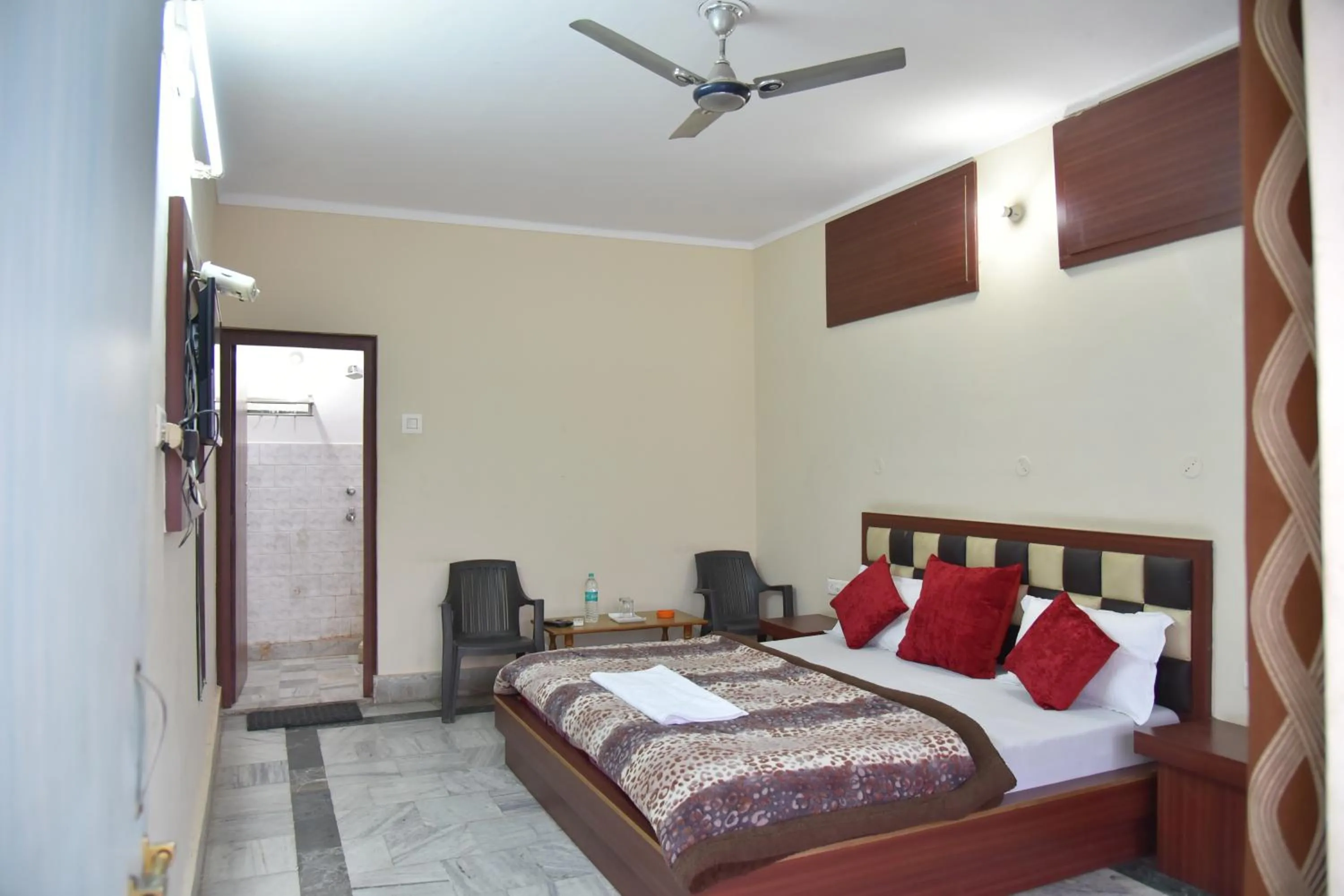 Bed in Hotel Ganga Basin