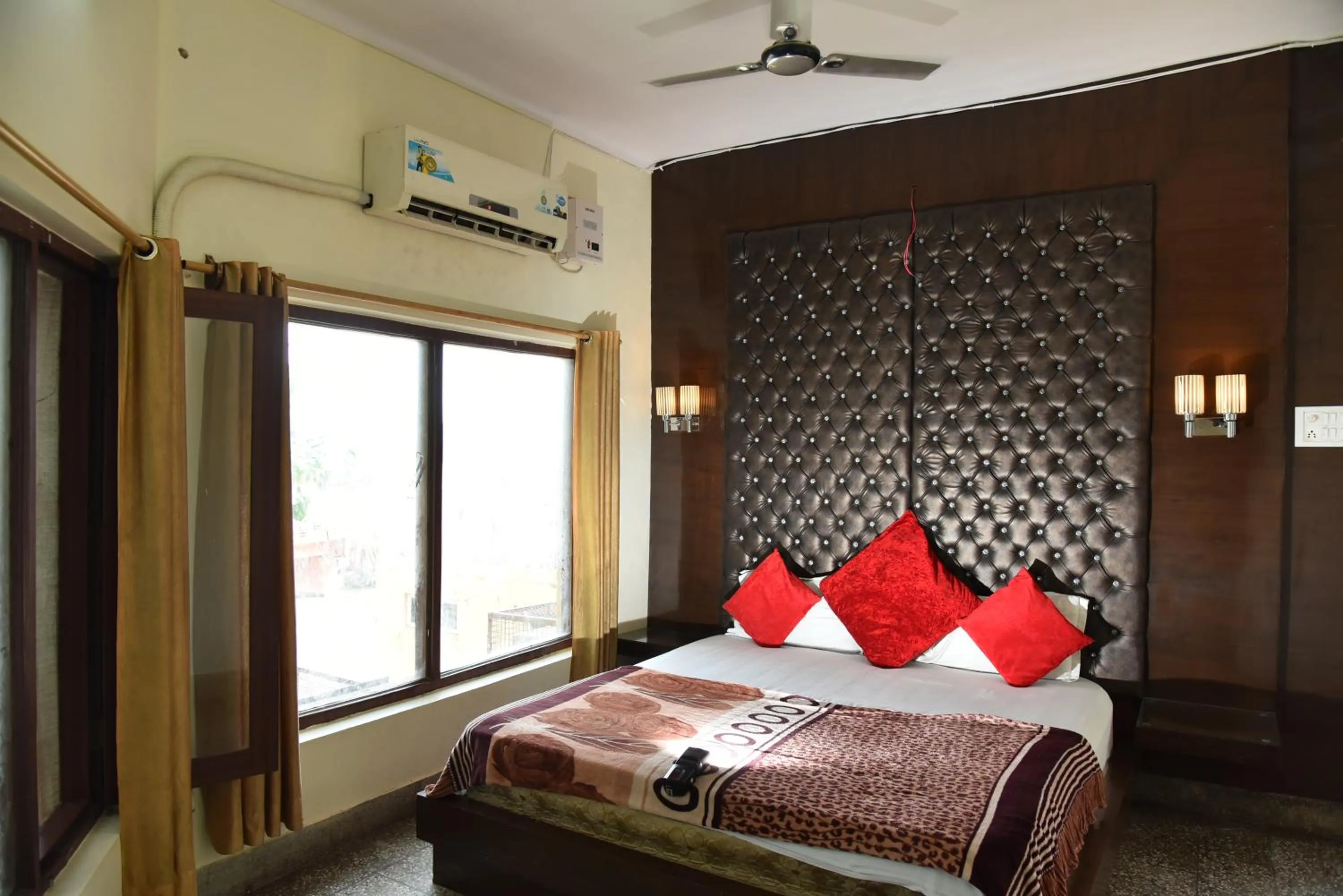 Bed in Hotel Ganga Basin