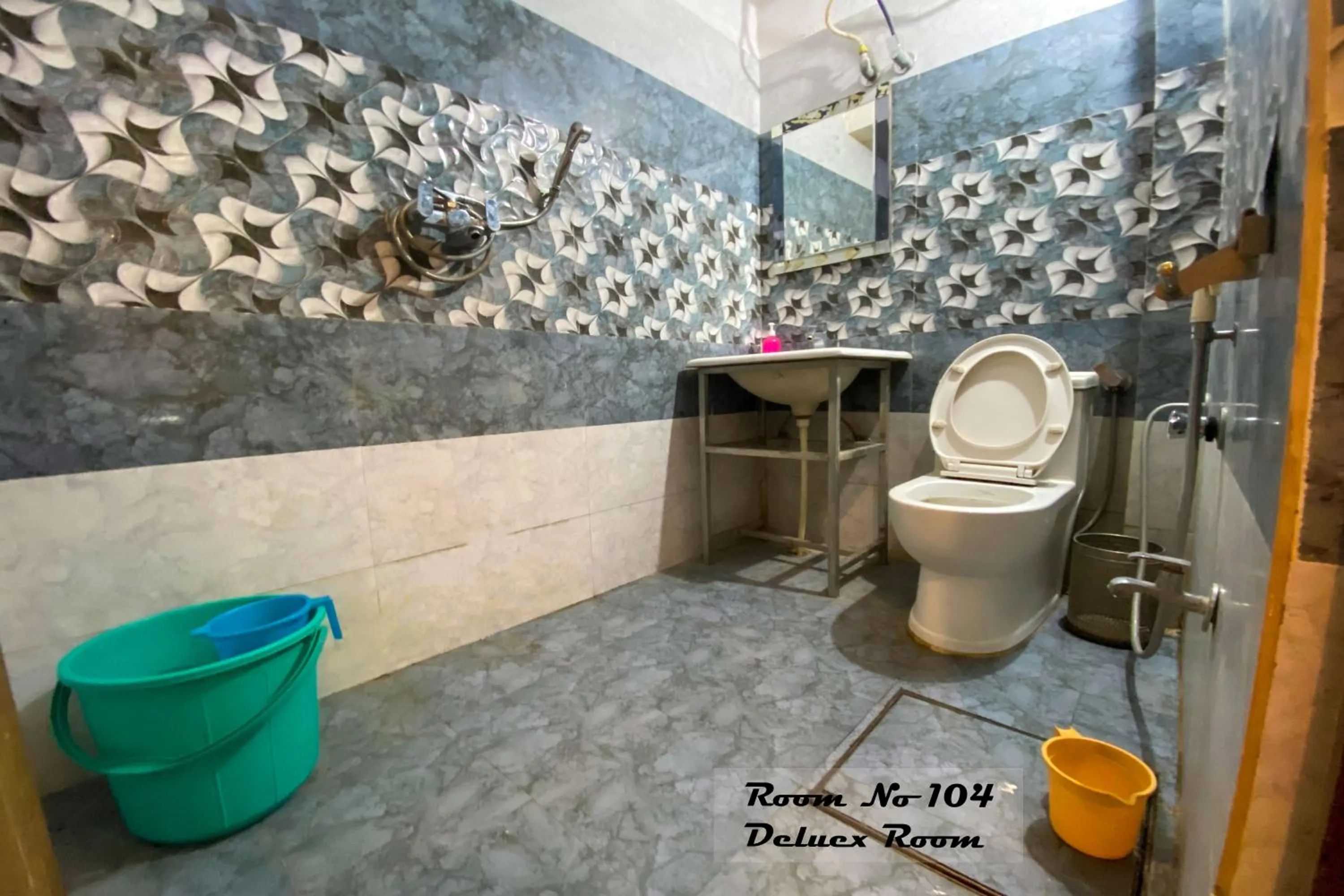 Bathroom in Hotel Ganga Basin