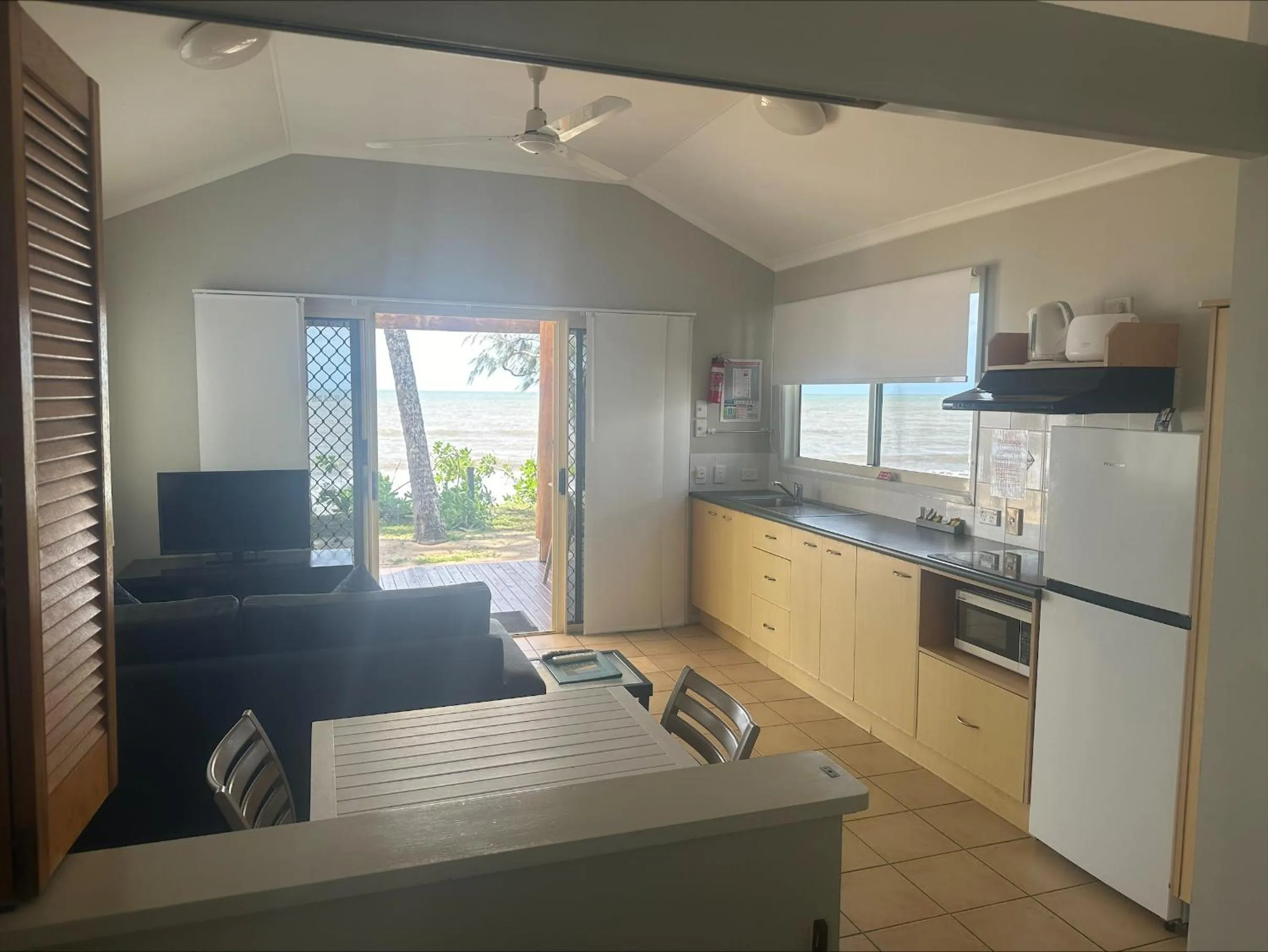 Kitchen or kitchenette in Ellis Beach Oceanfront Holiday Park