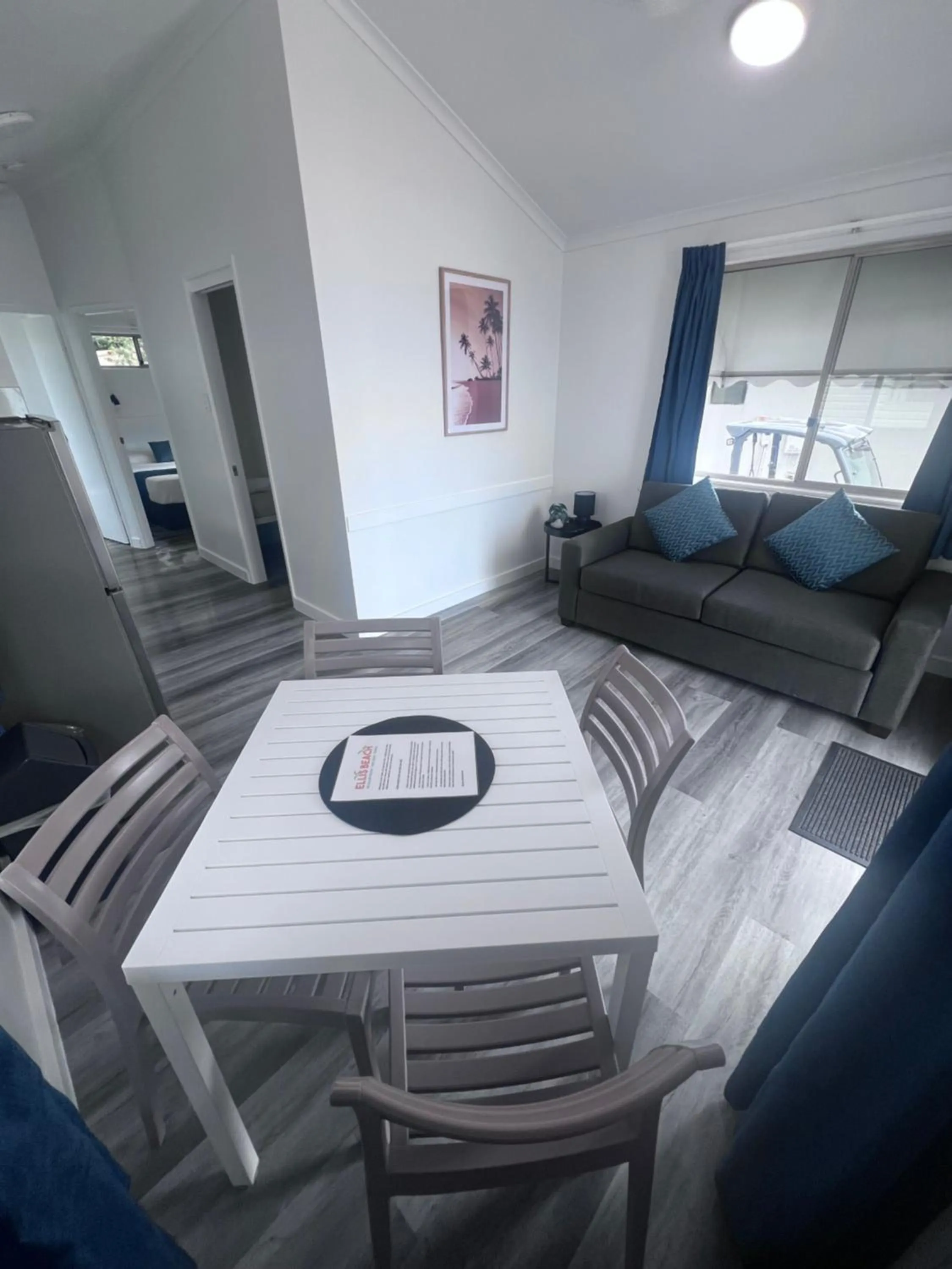 Living room, Bed in Ellis Beach Oceanfront Holiday Park