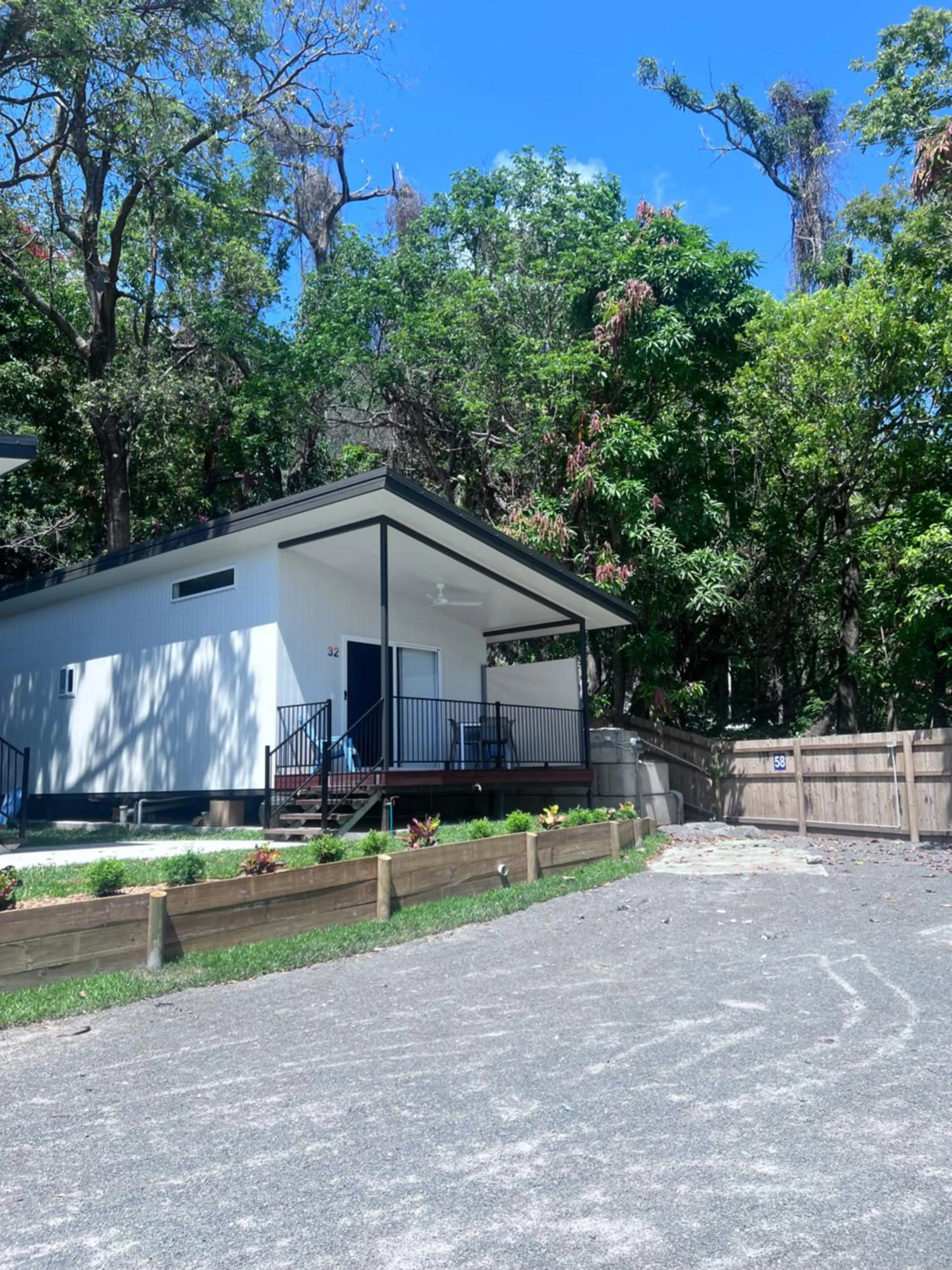 Property building in Ellis Beach Oceanfront Holiday Park