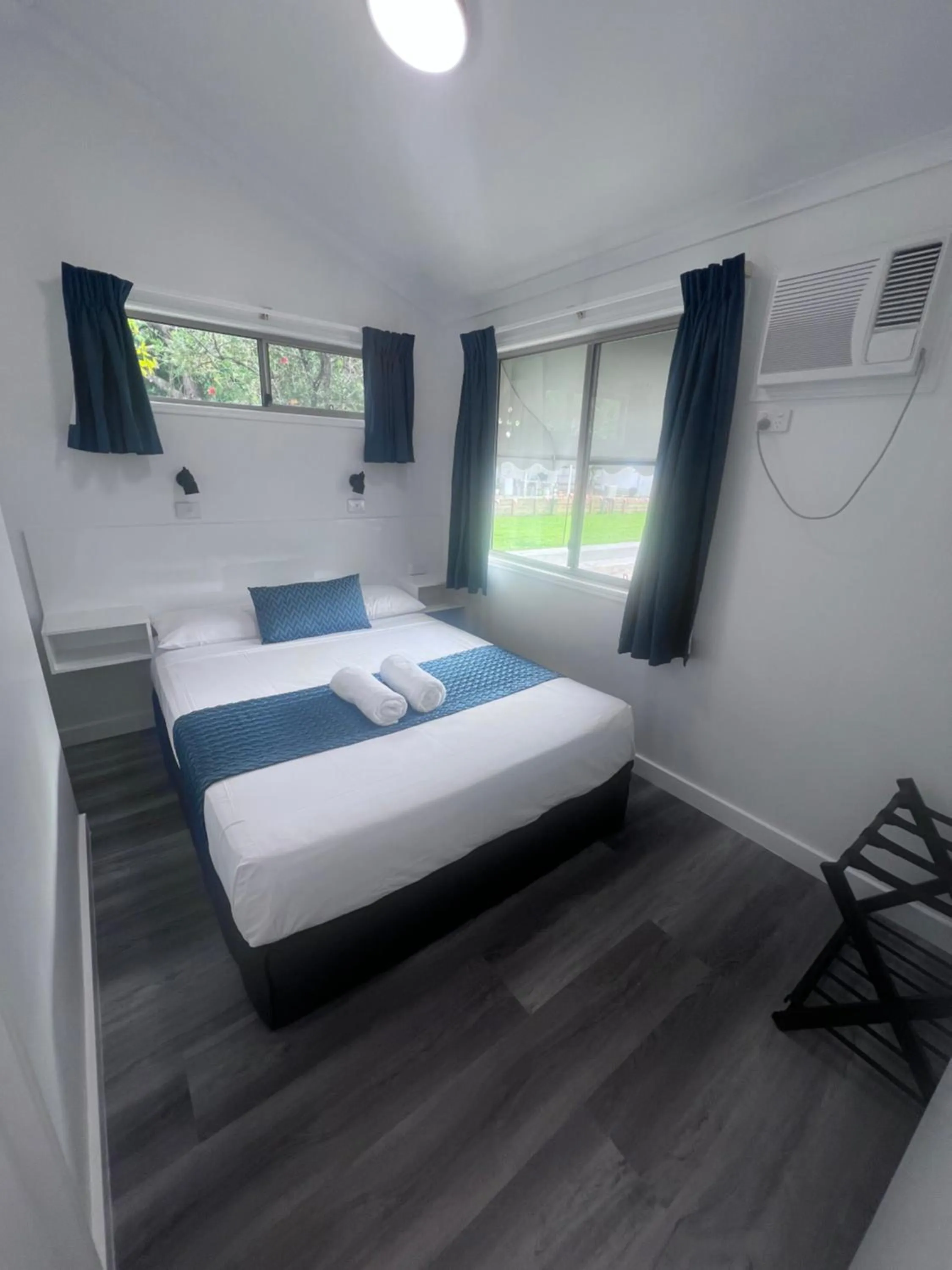 Bedroom, Bed in Ellis Beach Oceanfront Holiday Park