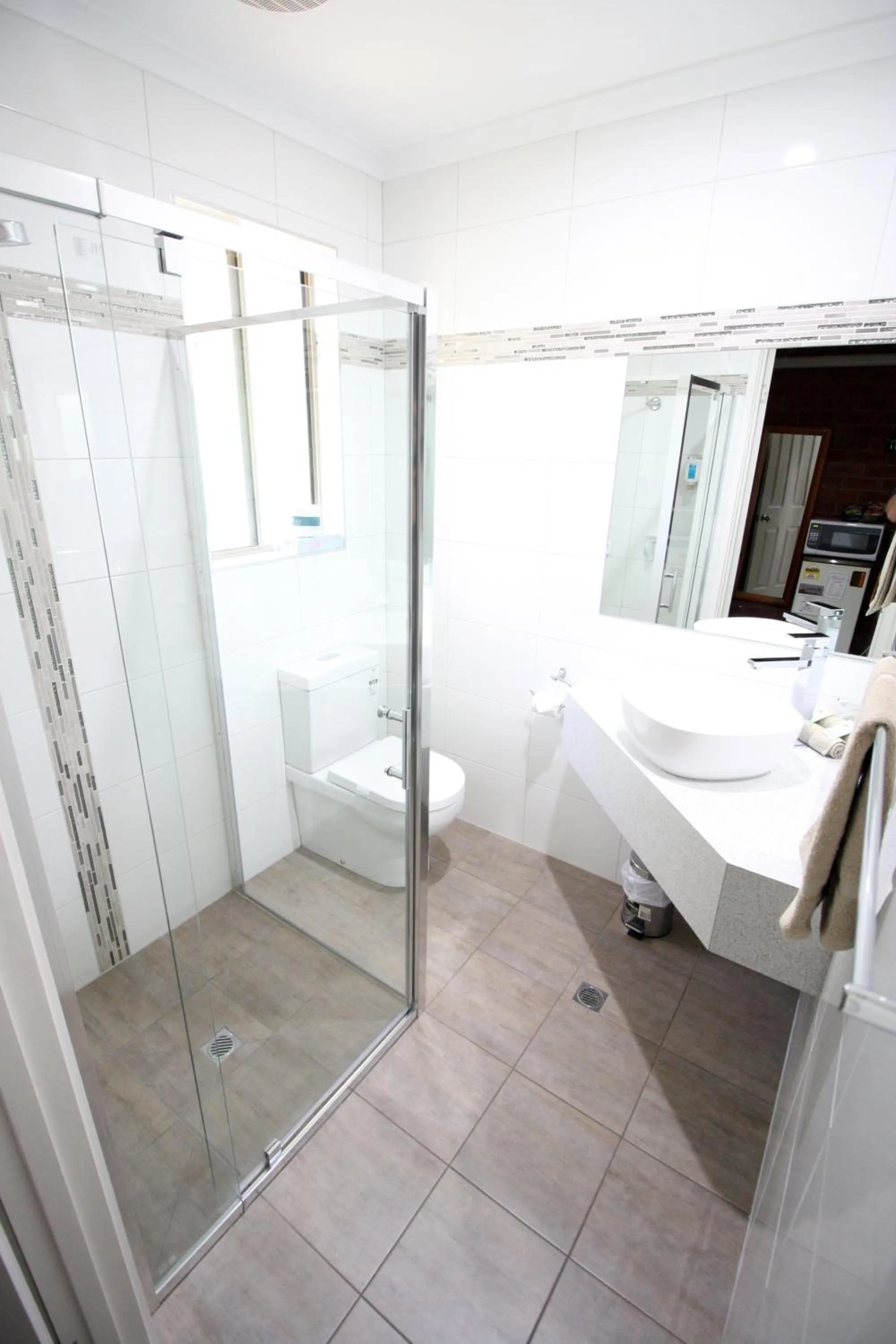 Bathroom in Pevensey Motor Lodge