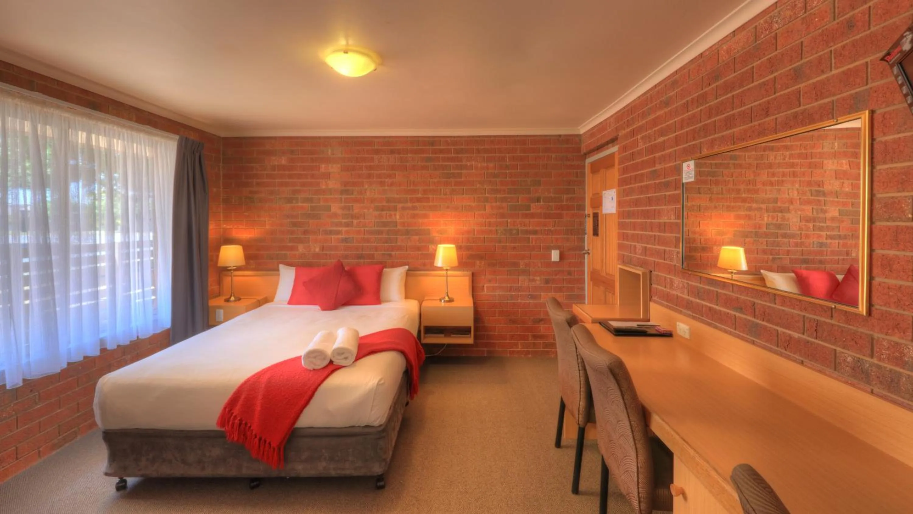 Photo of the whole room, Bed in Pevensey Motor Lodge