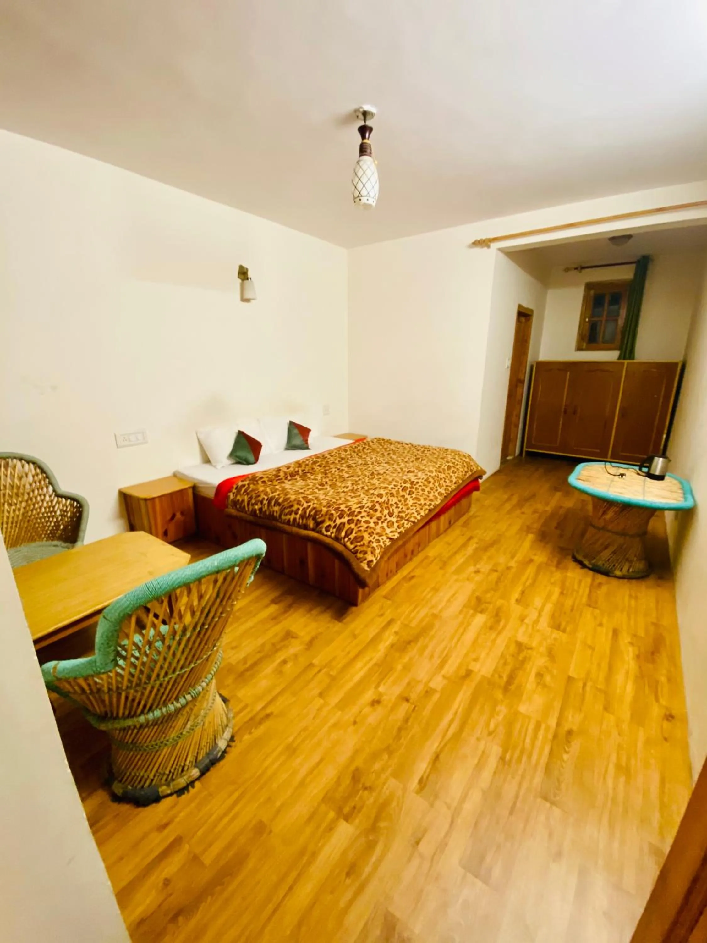 Bed in Madpackers Manali