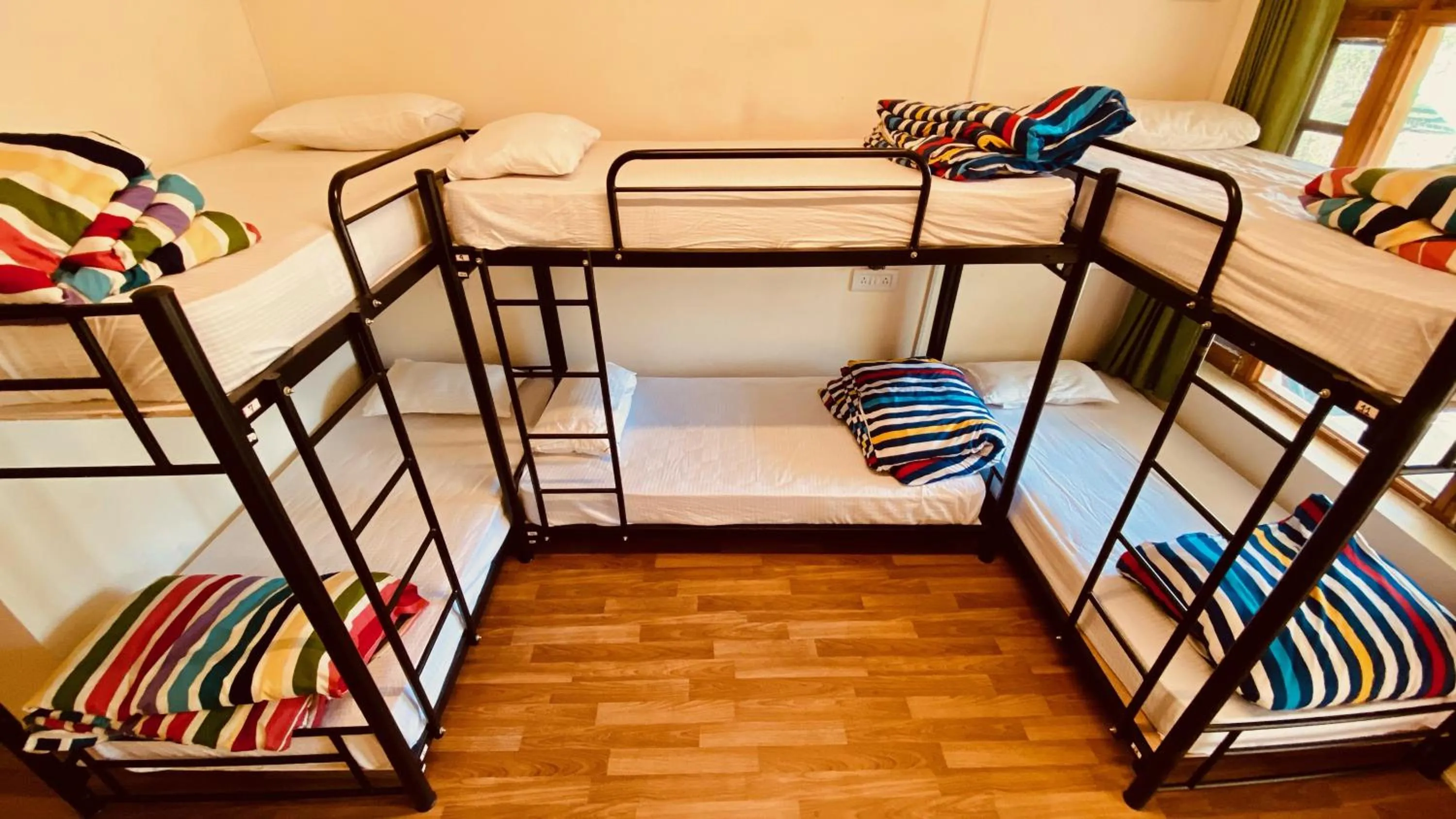 Bed in Madpackers Manali