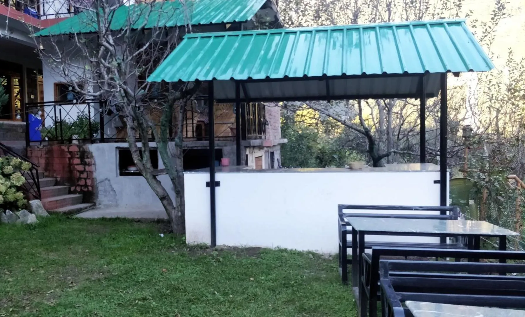 Property building in Madpackers Manali