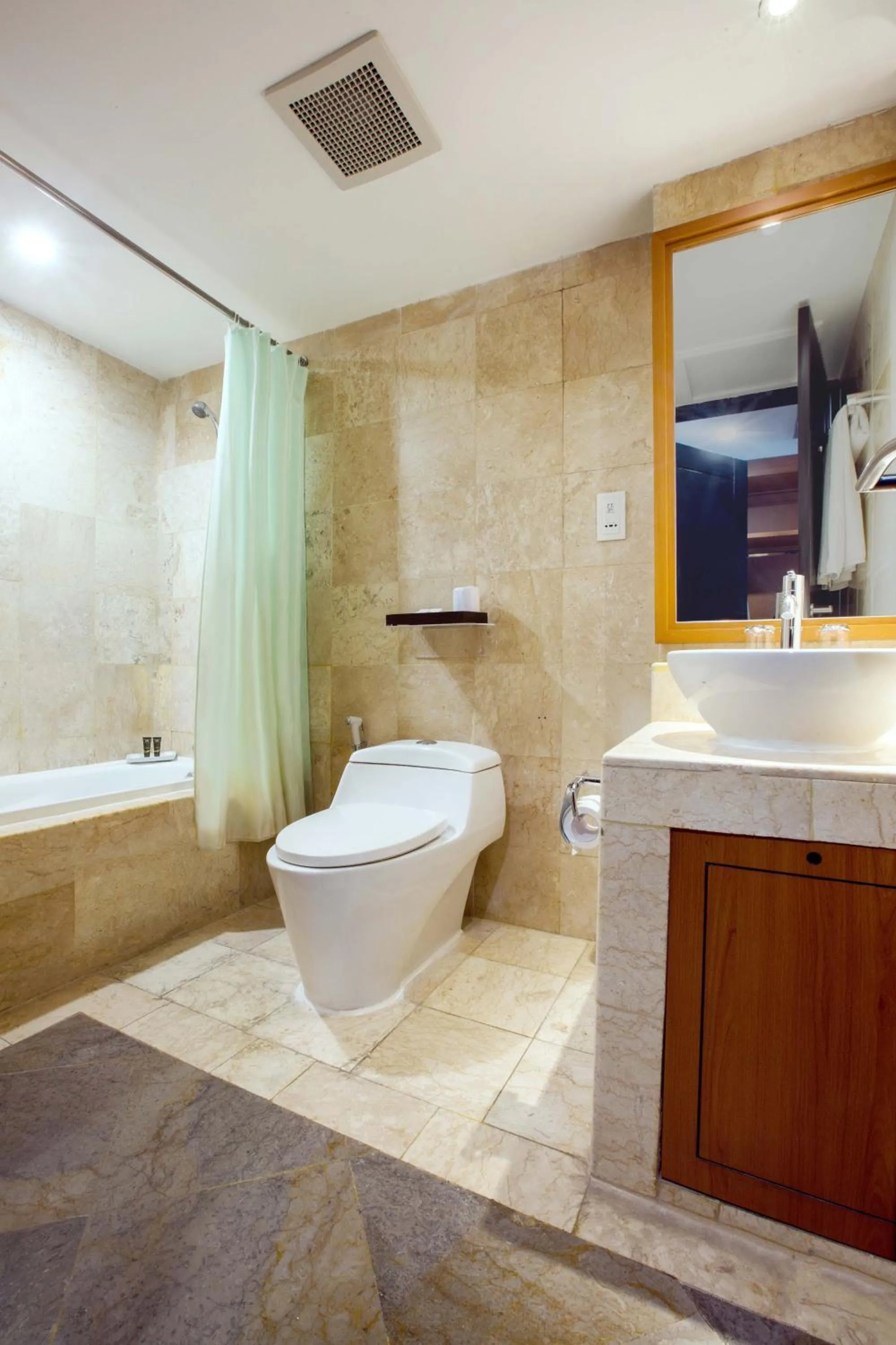 Toilet in Royal Regantris Kuta