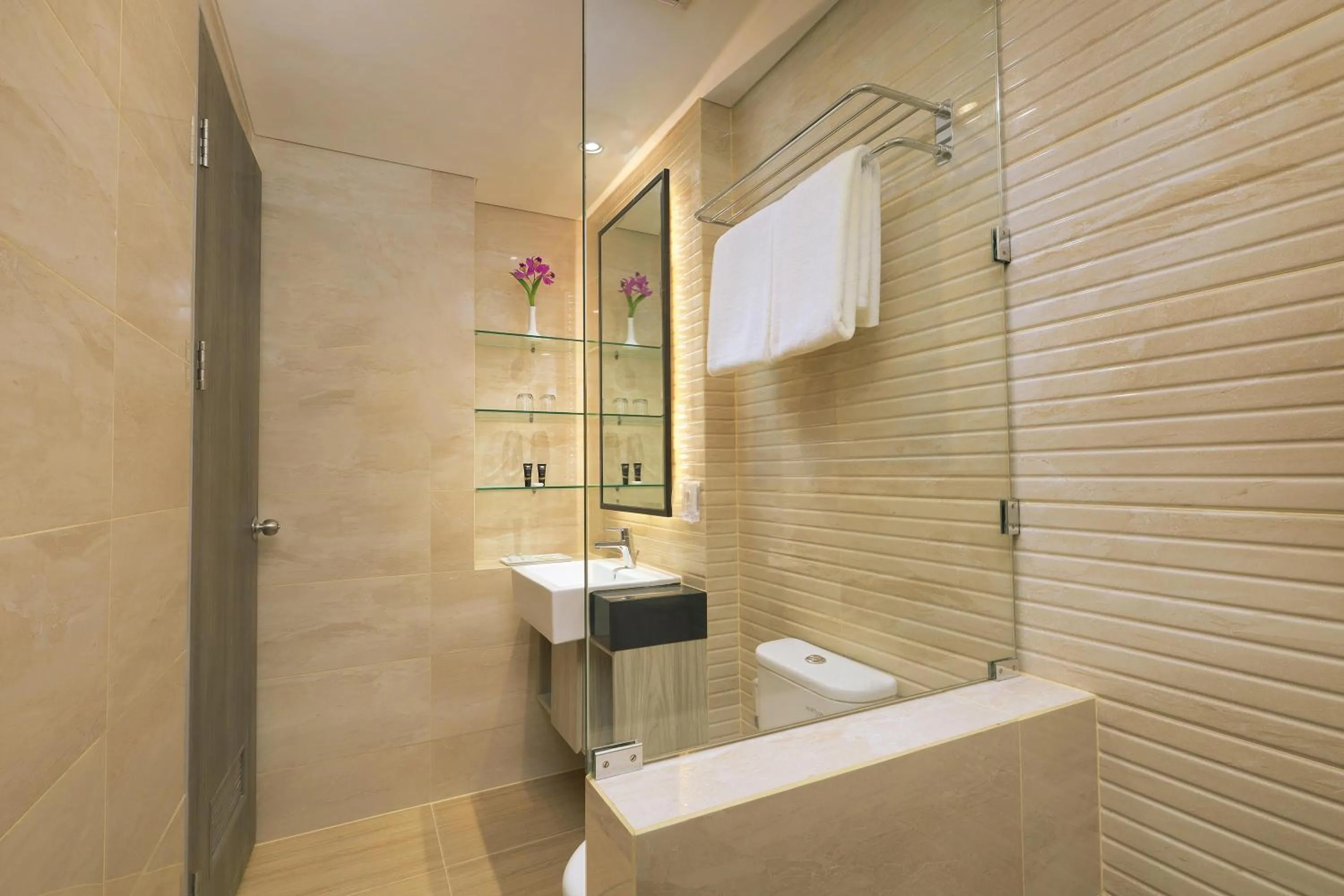 Shower in Royal Regantris Kuta