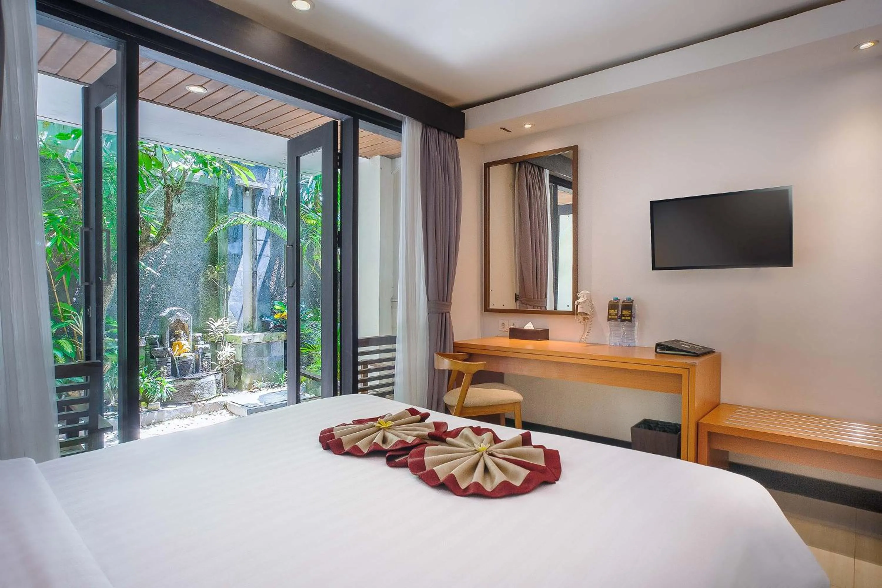 Photo of the whole room, Bed in Royal Regantris Kuta