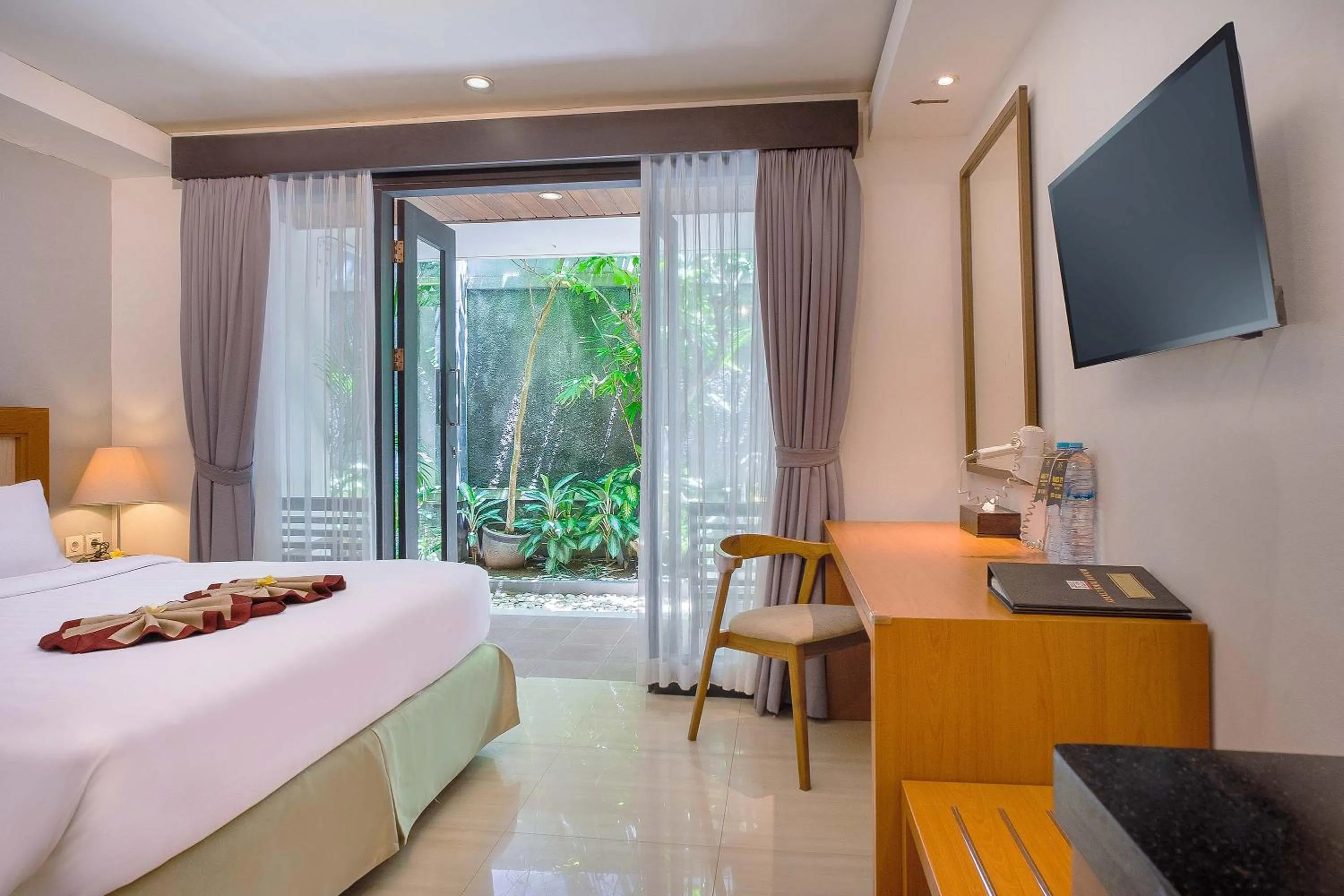 Bed in Royal Regantris Kuta