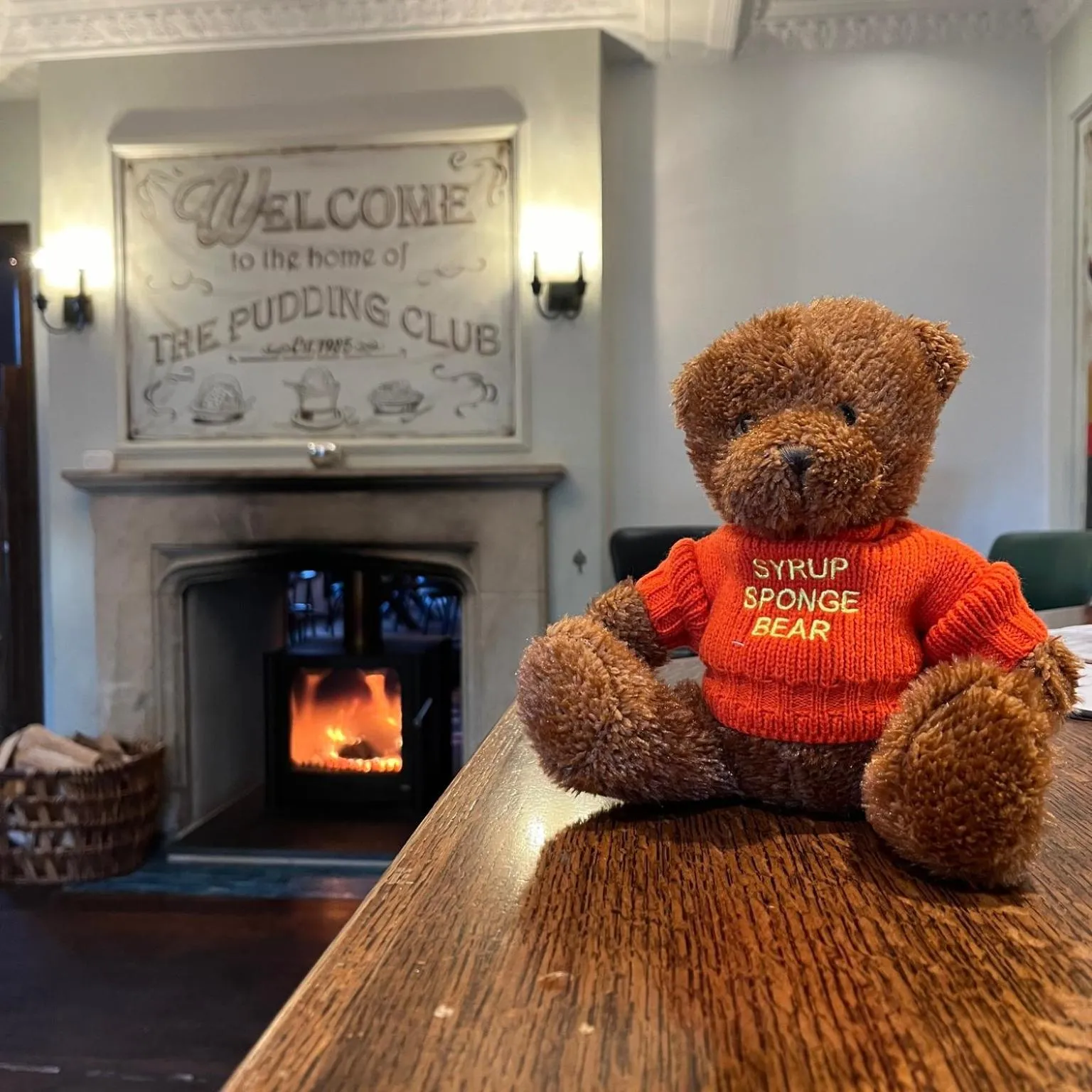 Entertainment in Three Ways House Hotel