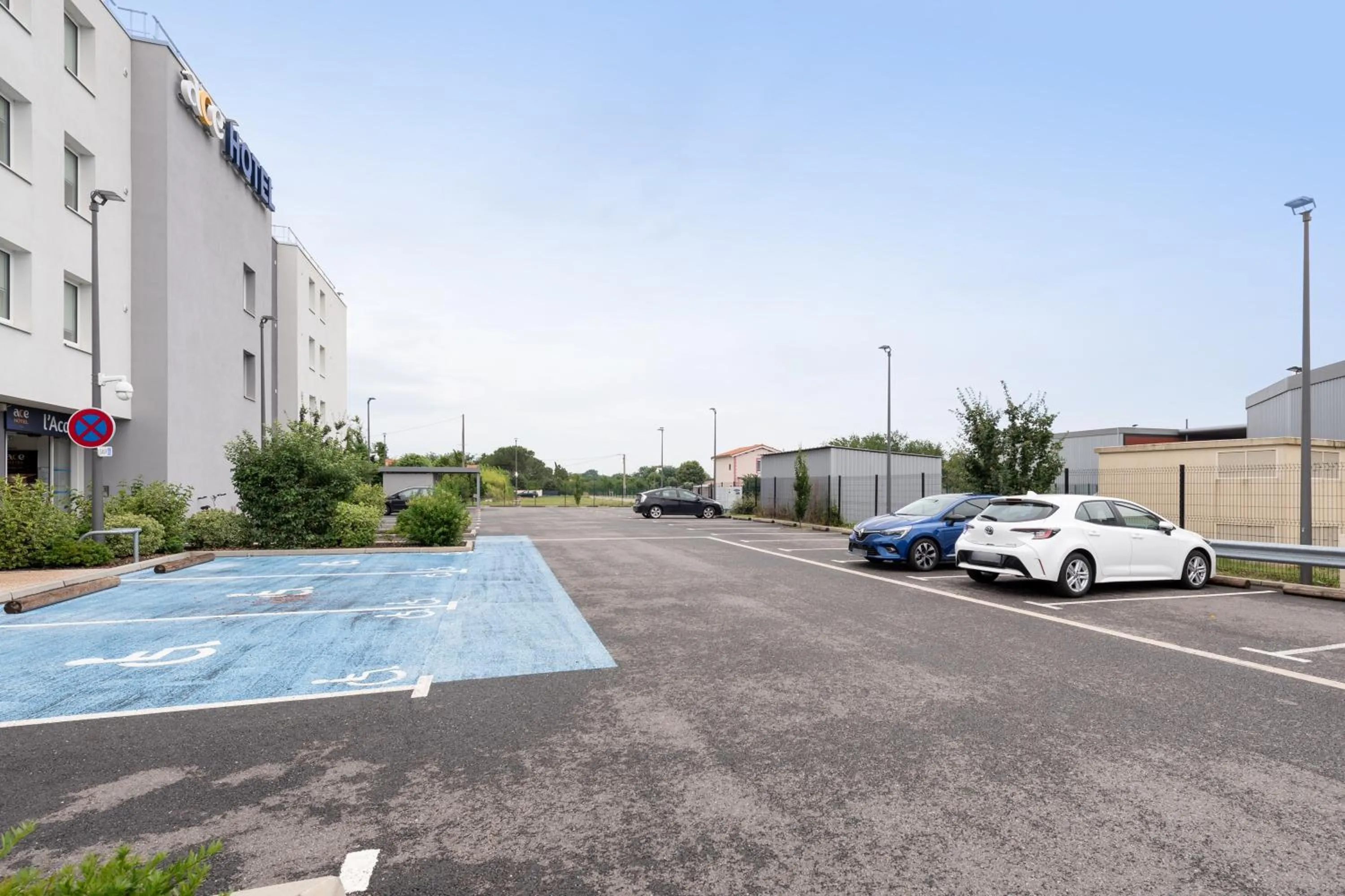 Parking in Ace Hôtel Toulouse Blagnac