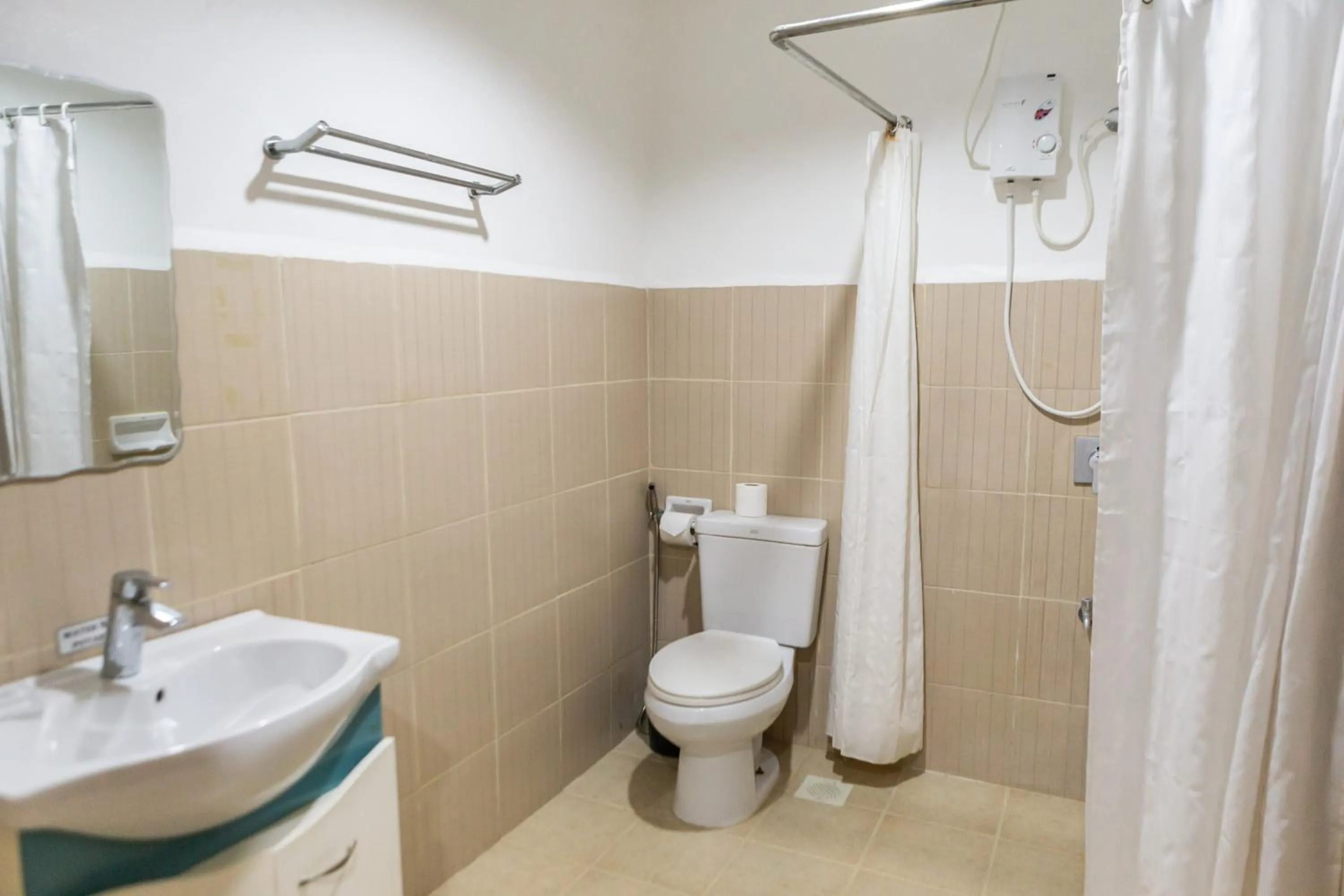 Shower in Palmbeach Resort & Spa Mactan, Cebu