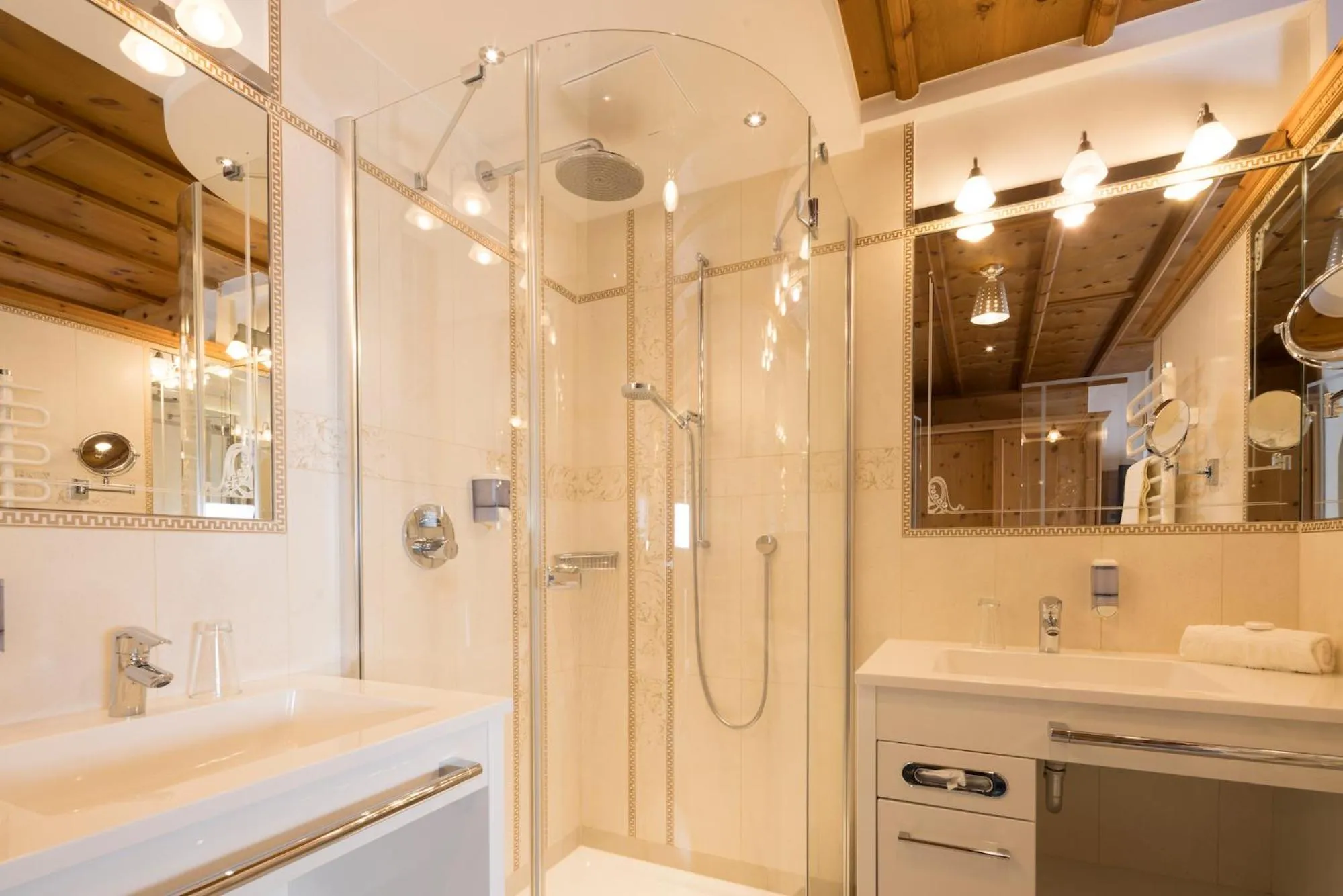 Shower in Hotel Silberberger - Wildschönau