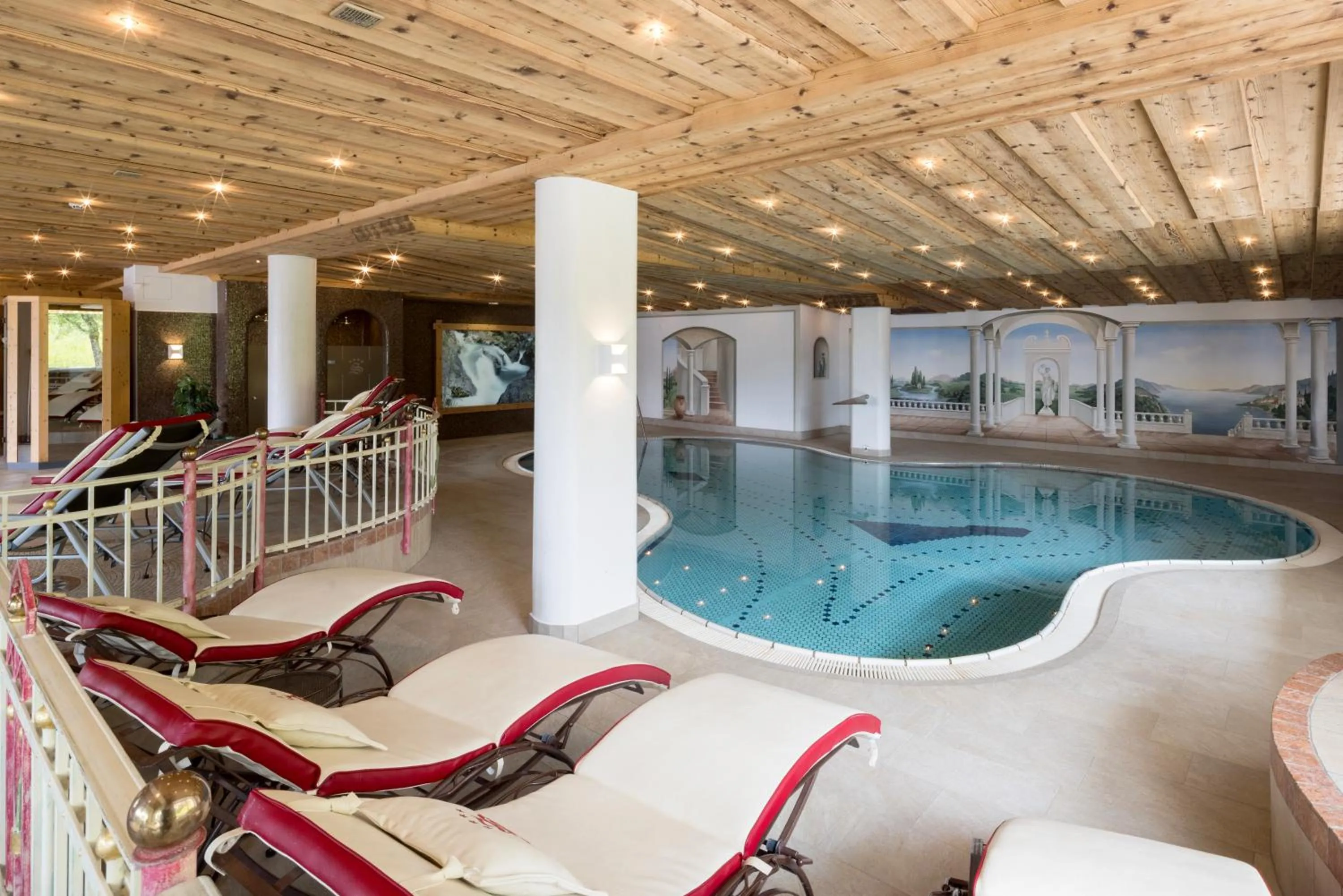 Swimming pool in Hotel Silberberger - Wildschönau