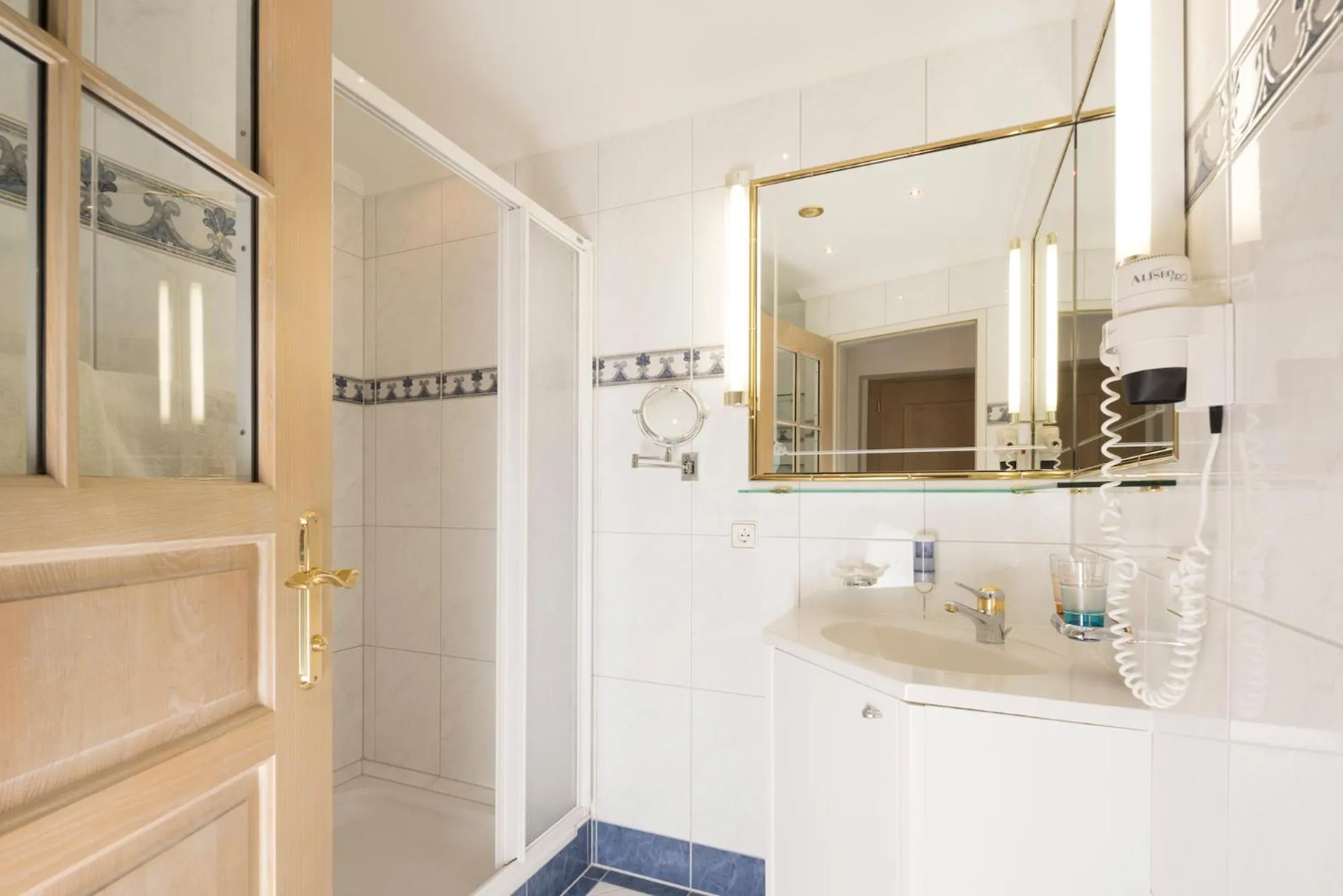 Shower in Hotel Silberberger - Wildschönau