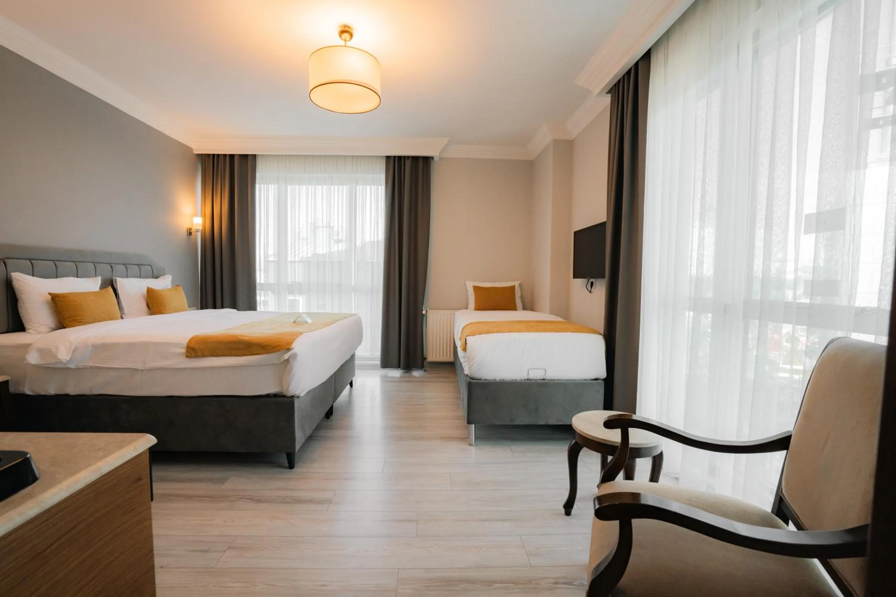 Communal lounge/ TV room, Bed in Asia City Hotel Istanbul