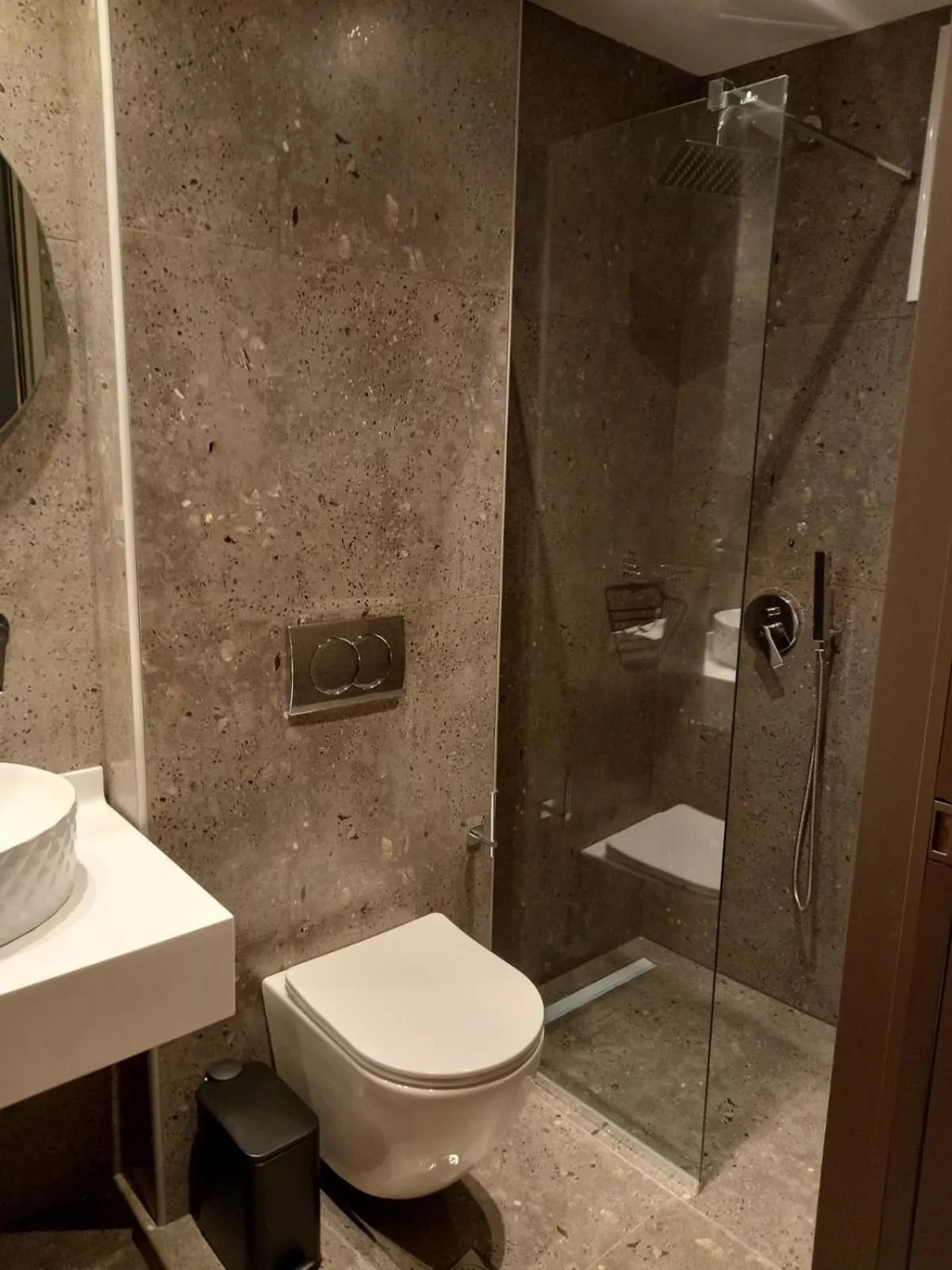 Shower in Hotel Potos