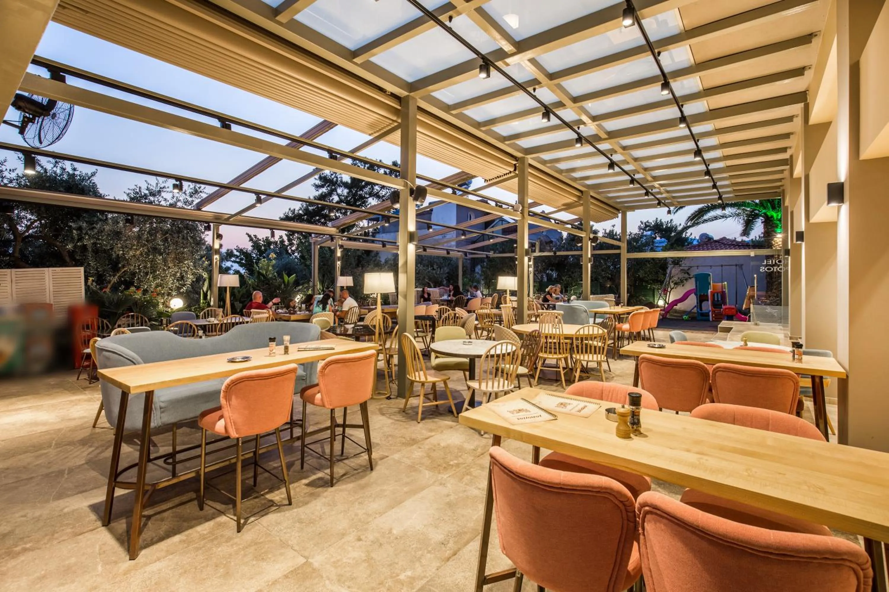 Restaurant/places to eat in Hotel Potos