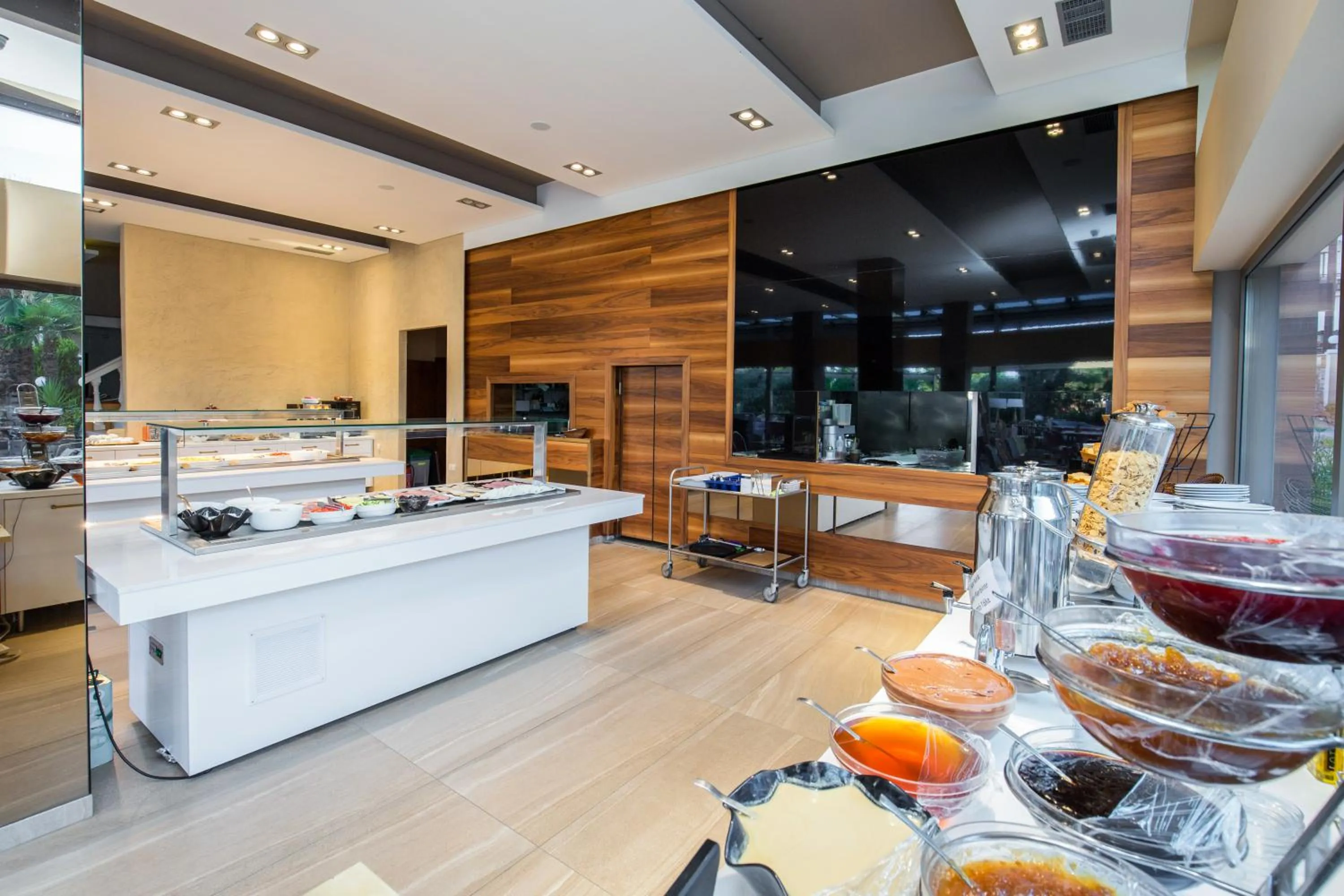 Buffet breakfast in Hotel Potos