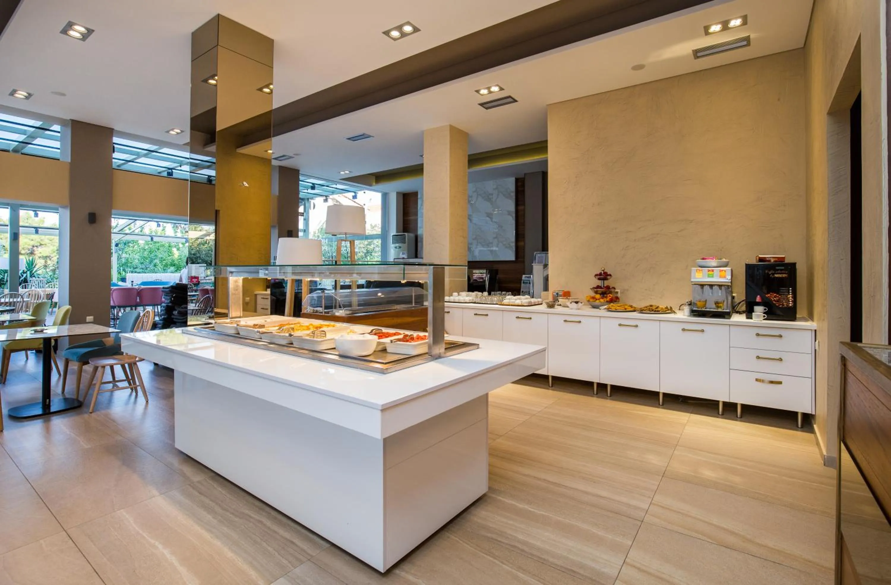 Buffet breakfast in Hotel Potos