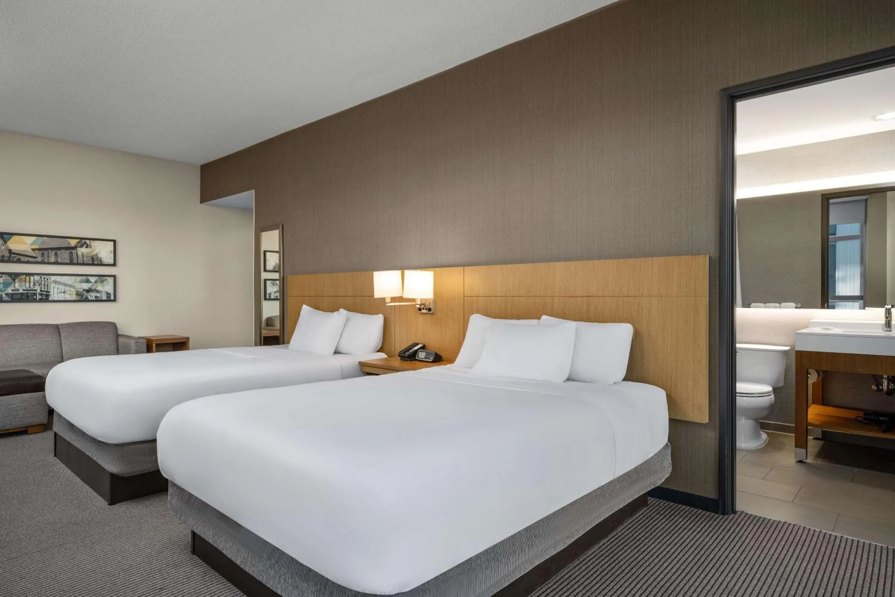 Bedroom, Bed in Hyatt Place Iowa City Downtown