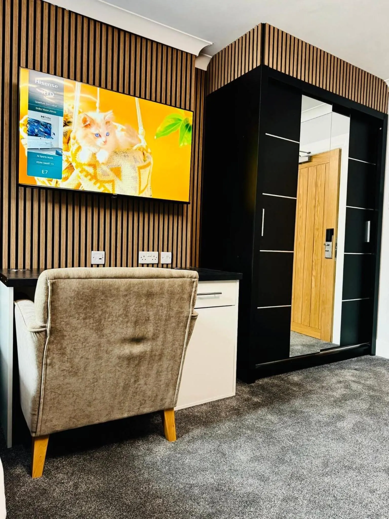 TV and multimedia in Thomas Arms Hotel