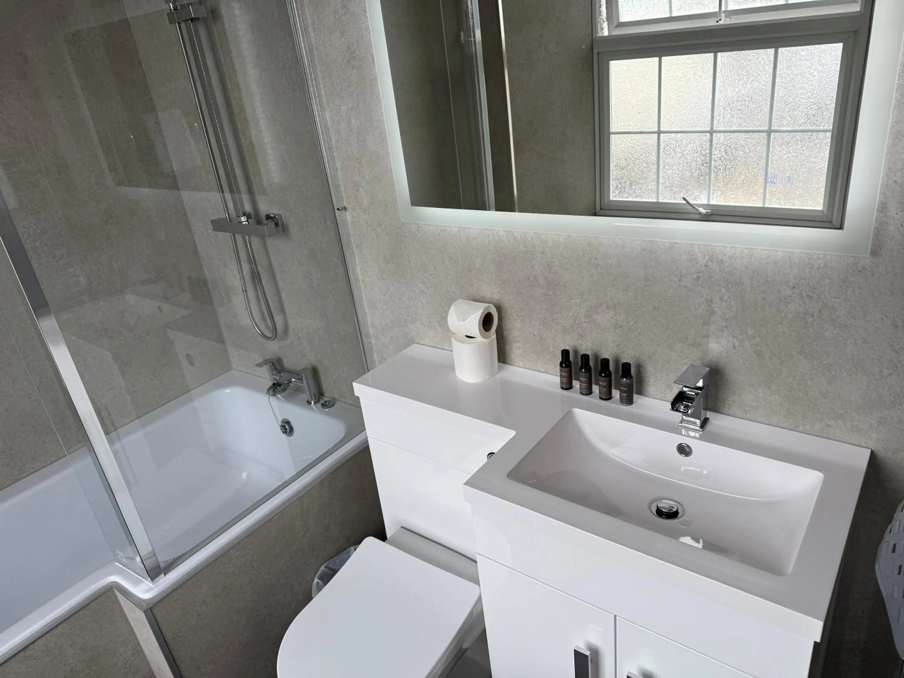 Bathroom in Thomas Arms Hotel